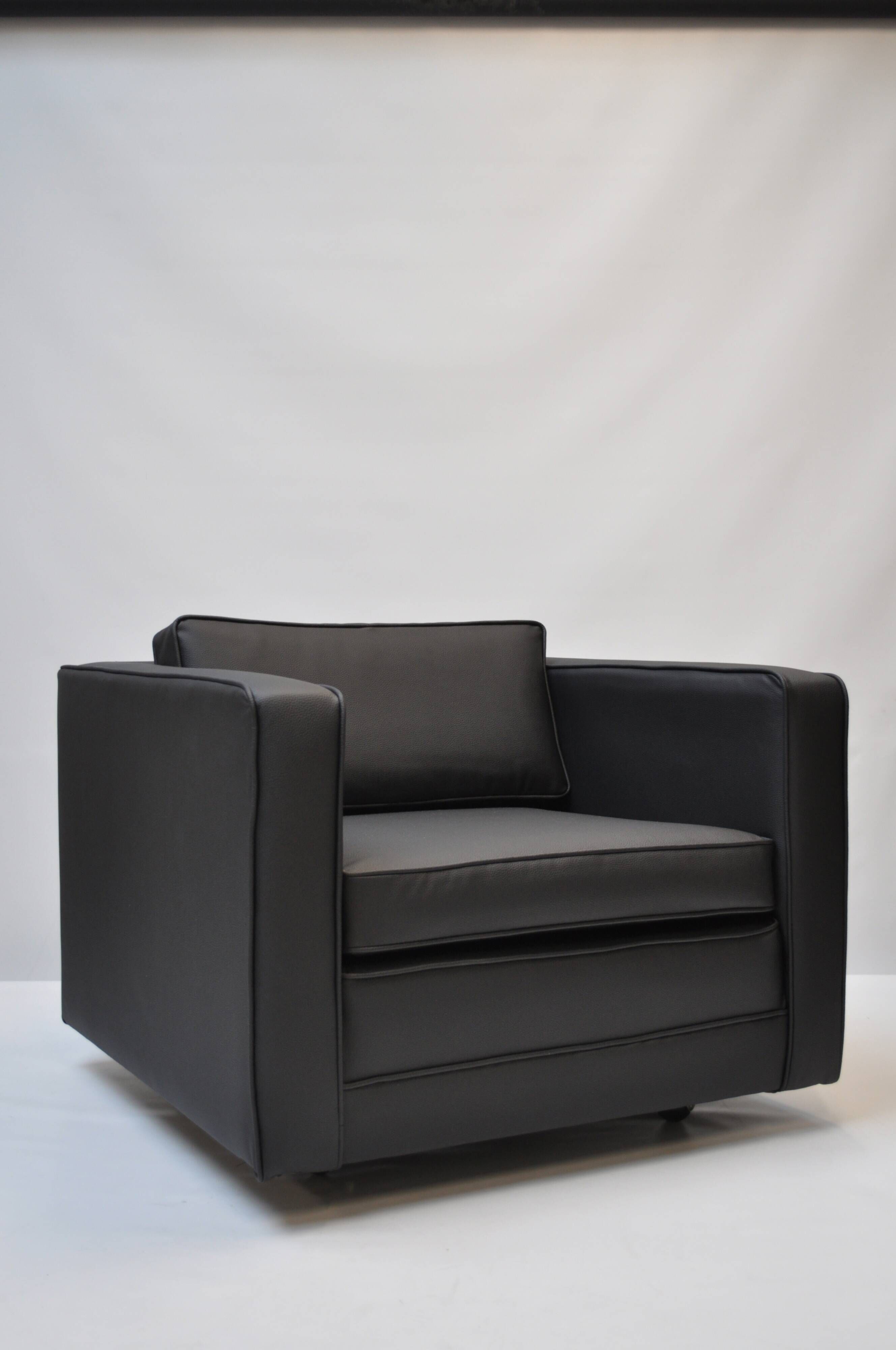 Pair of early Artifort F905 armchairs – restored and reupholstered – 1964