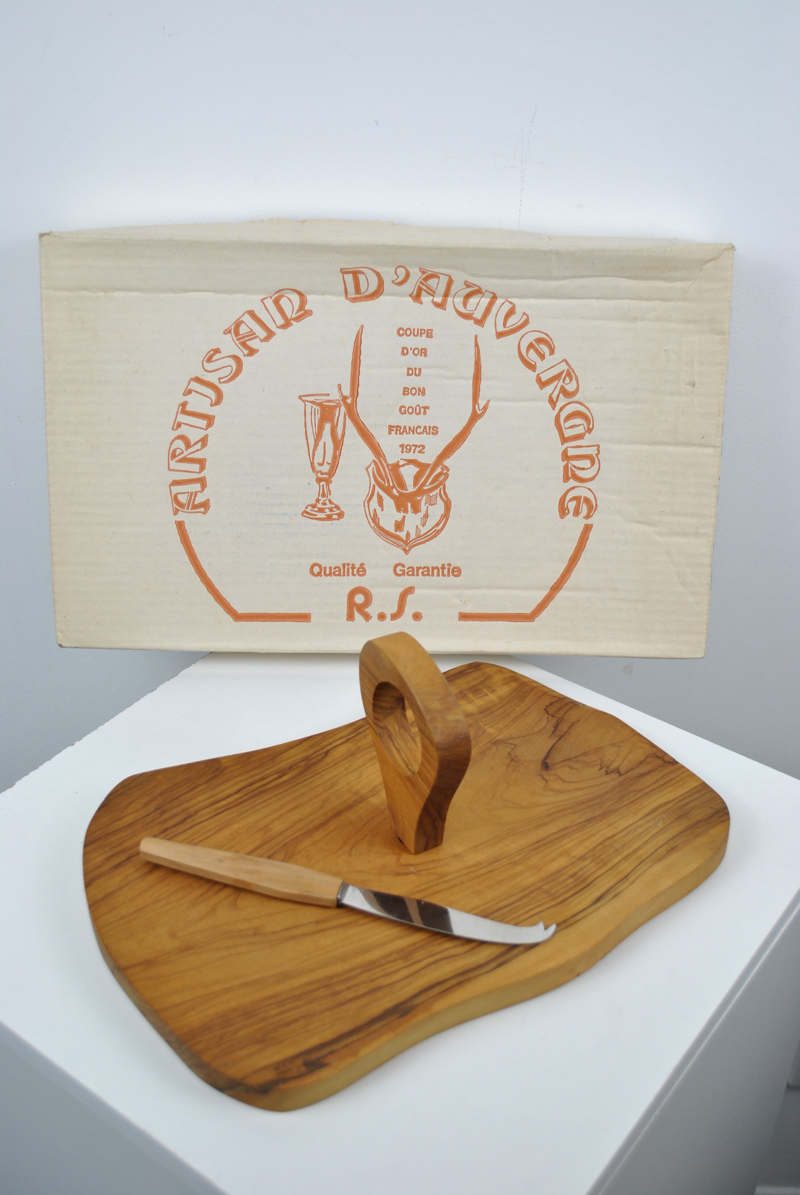 Walnut cheese platter 1970