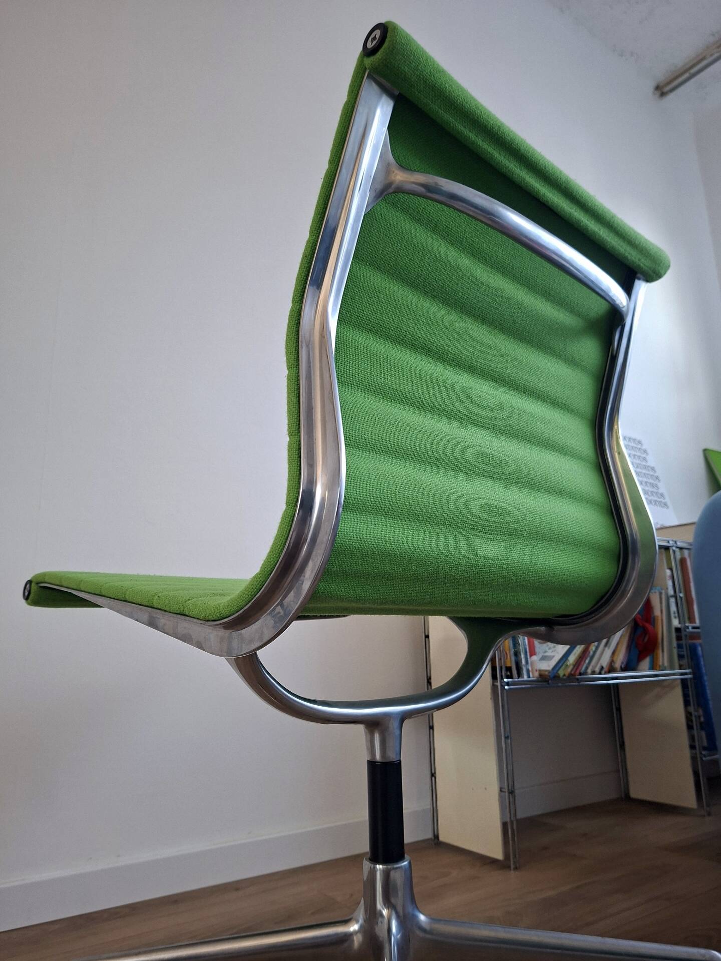 Vitra Eames 105 aluminium group