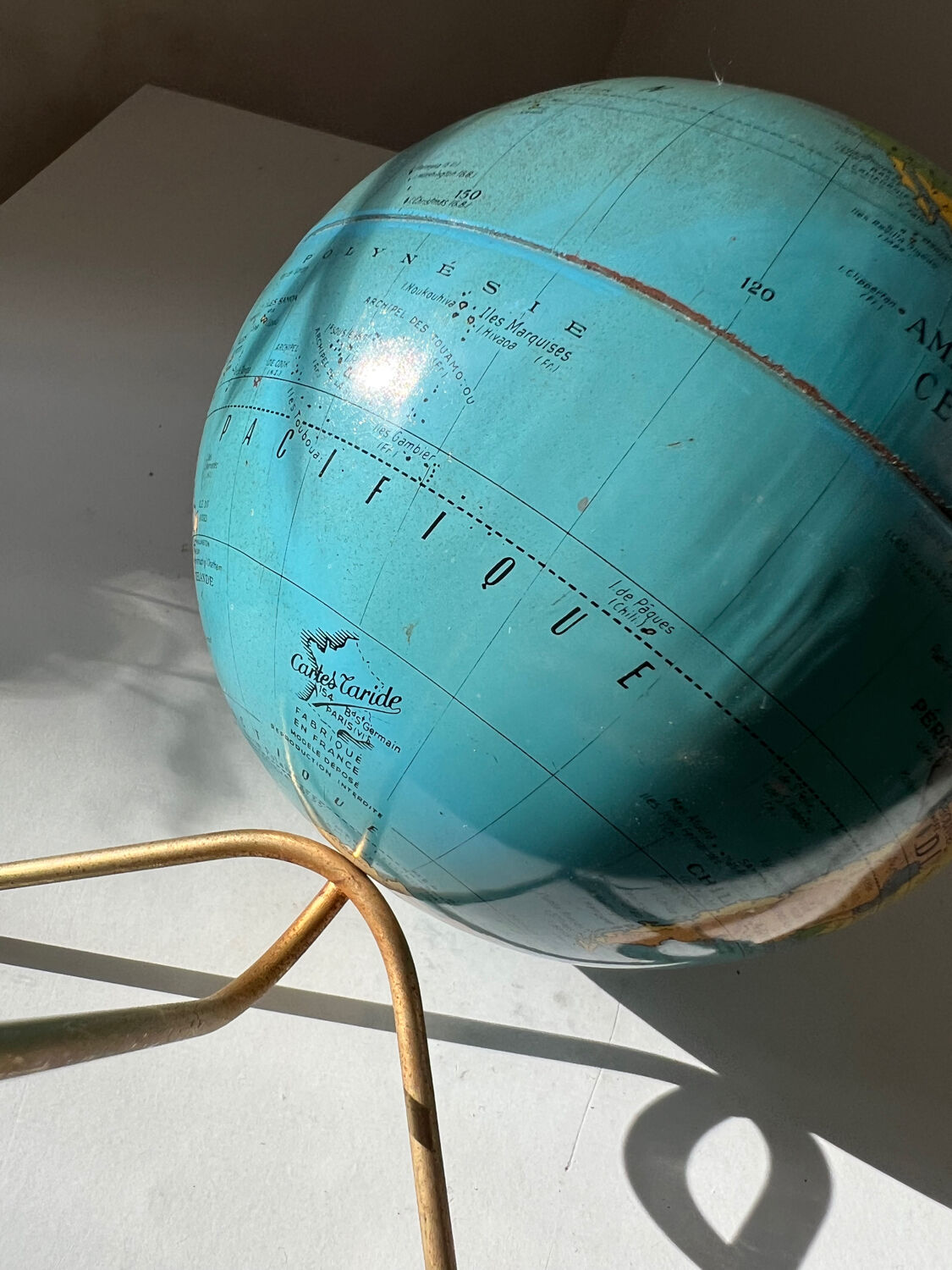 Globe terrestre mappemonde métal Cartes Tarides Paris vintage