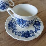 4 tasses et soucoupes anciennes