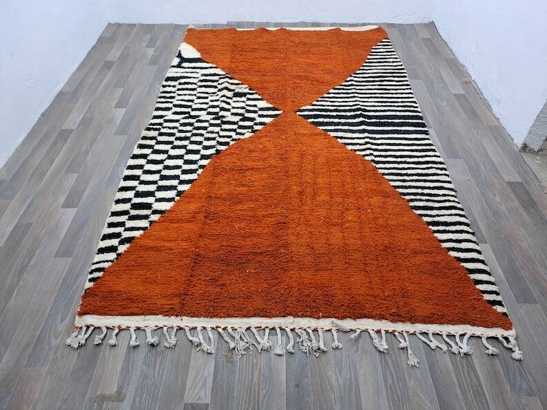Traditional handmade Beni Ouraine rug, size 140 x 260 cm