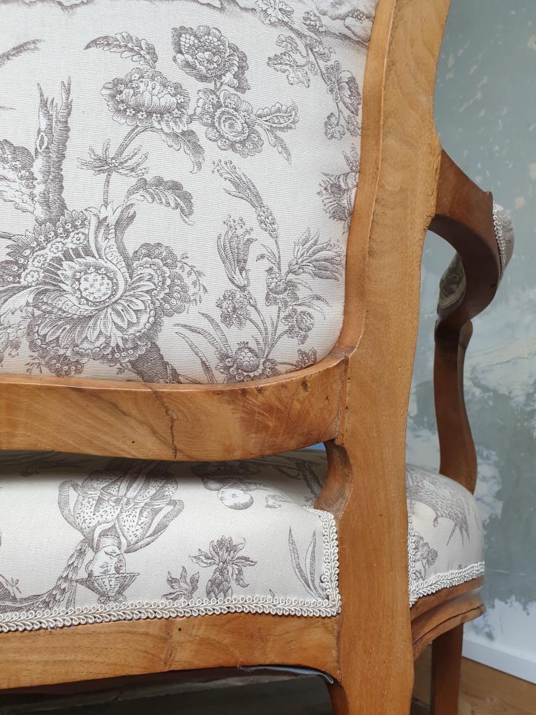 Louis XV style convertible sofa toile de Jouy Chinoiseries