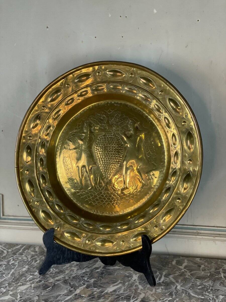 Plat à offrandes en laiton, Pays-Bas, XVIe siècle