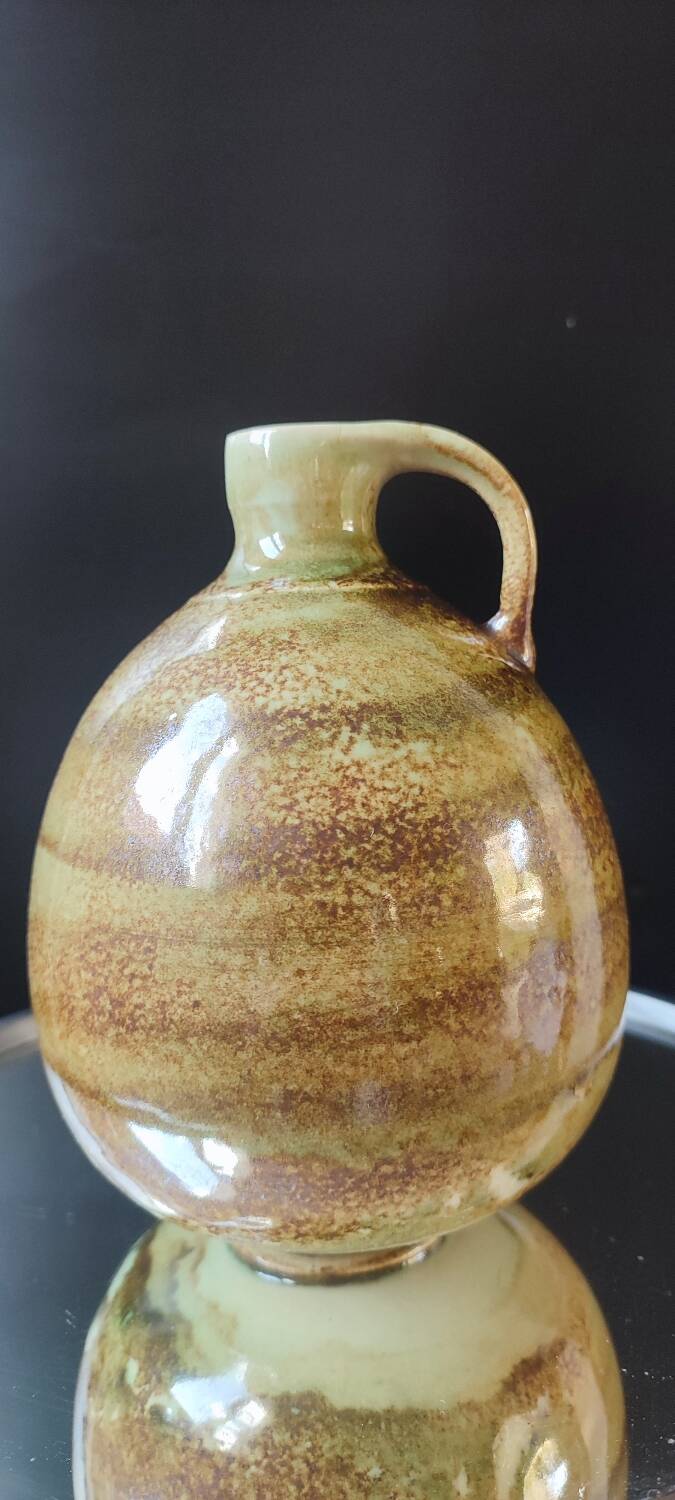 Stoneware pitcher by Matthieu Liévois, Atelier Créamik (Séné, Morbihan)