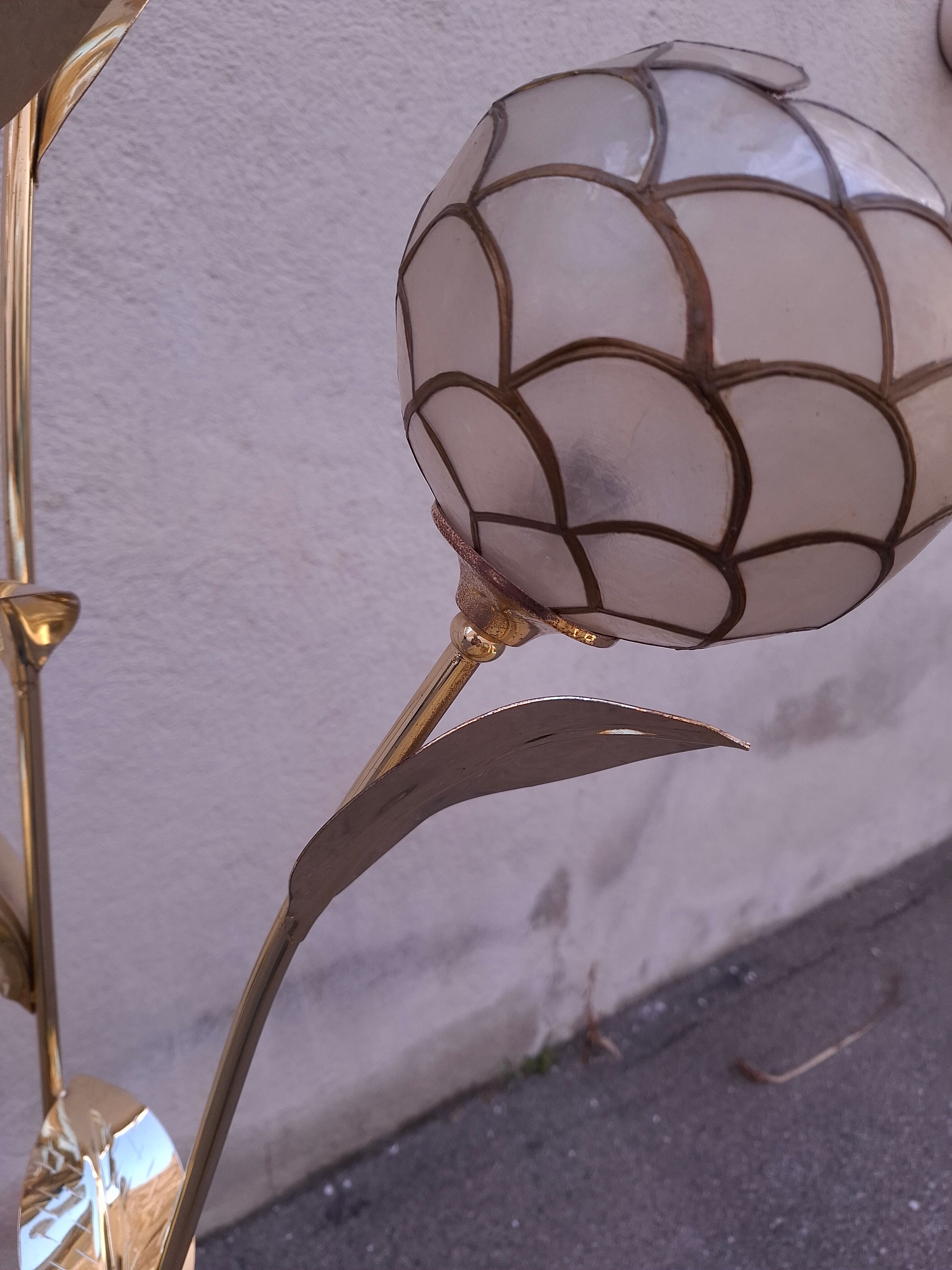 Floral floor lamp in pearlescent Capiz, 1970s.