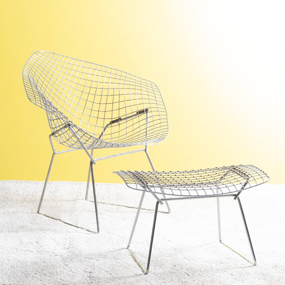 Vintage Diamond armchair with its ottoman.