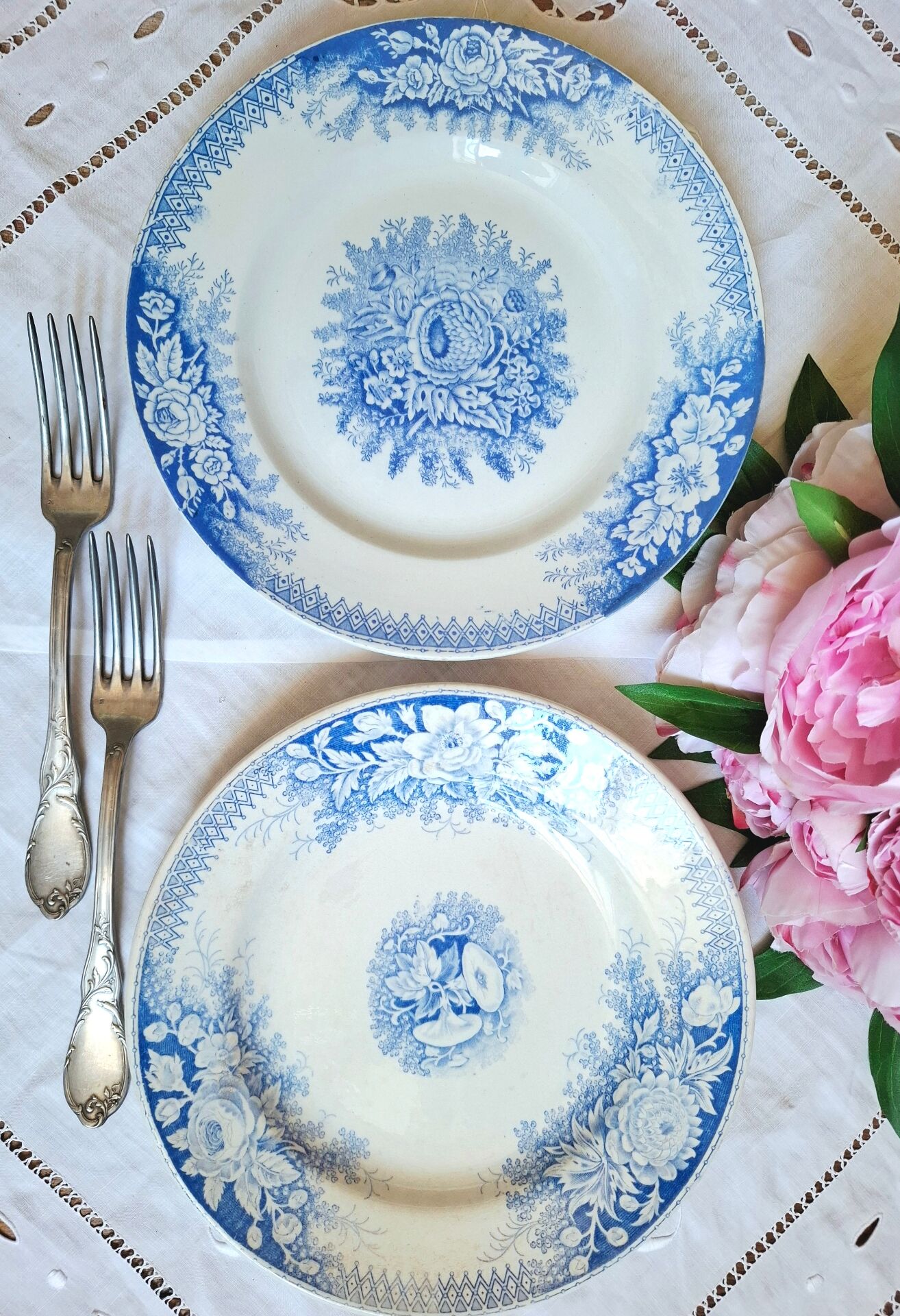 Assiettes plates anciennes en faïence terre de fer