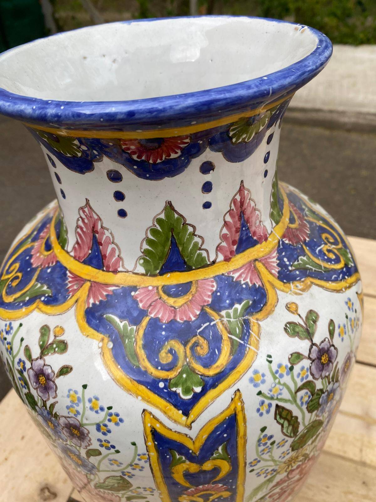 Portuguese vase in hand-painted ceramic from the 1990s.