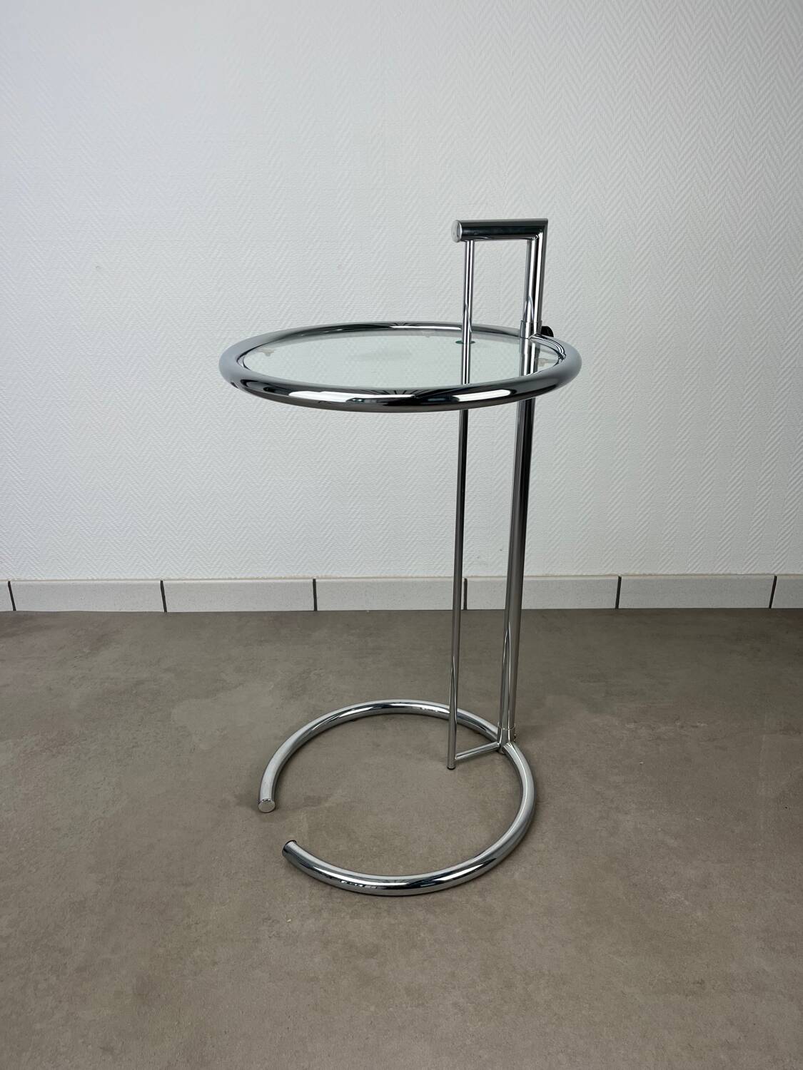 Chrome and glass design side table, adjustable.