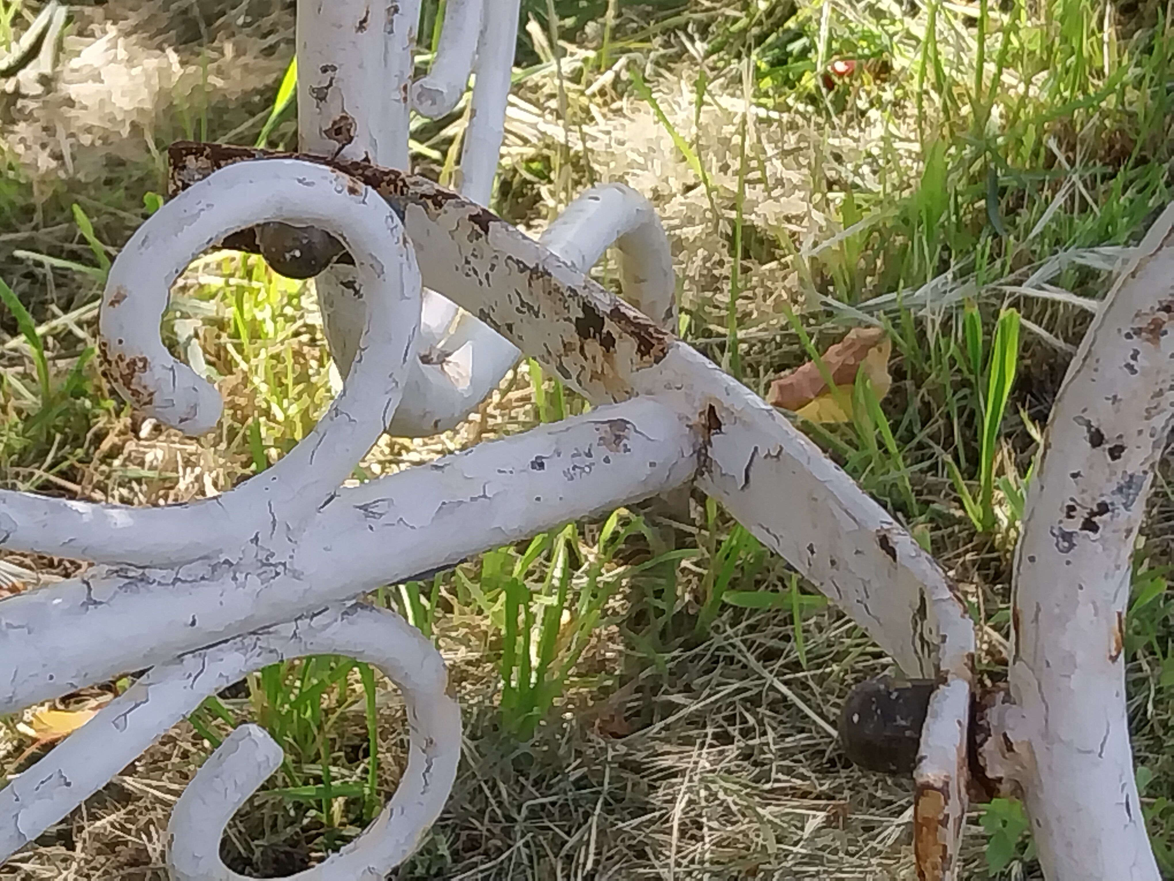 Table de jardin en métal ajouré
