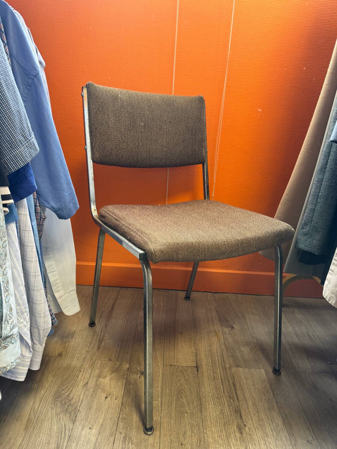 Chaise en métal et tissu vintage 70