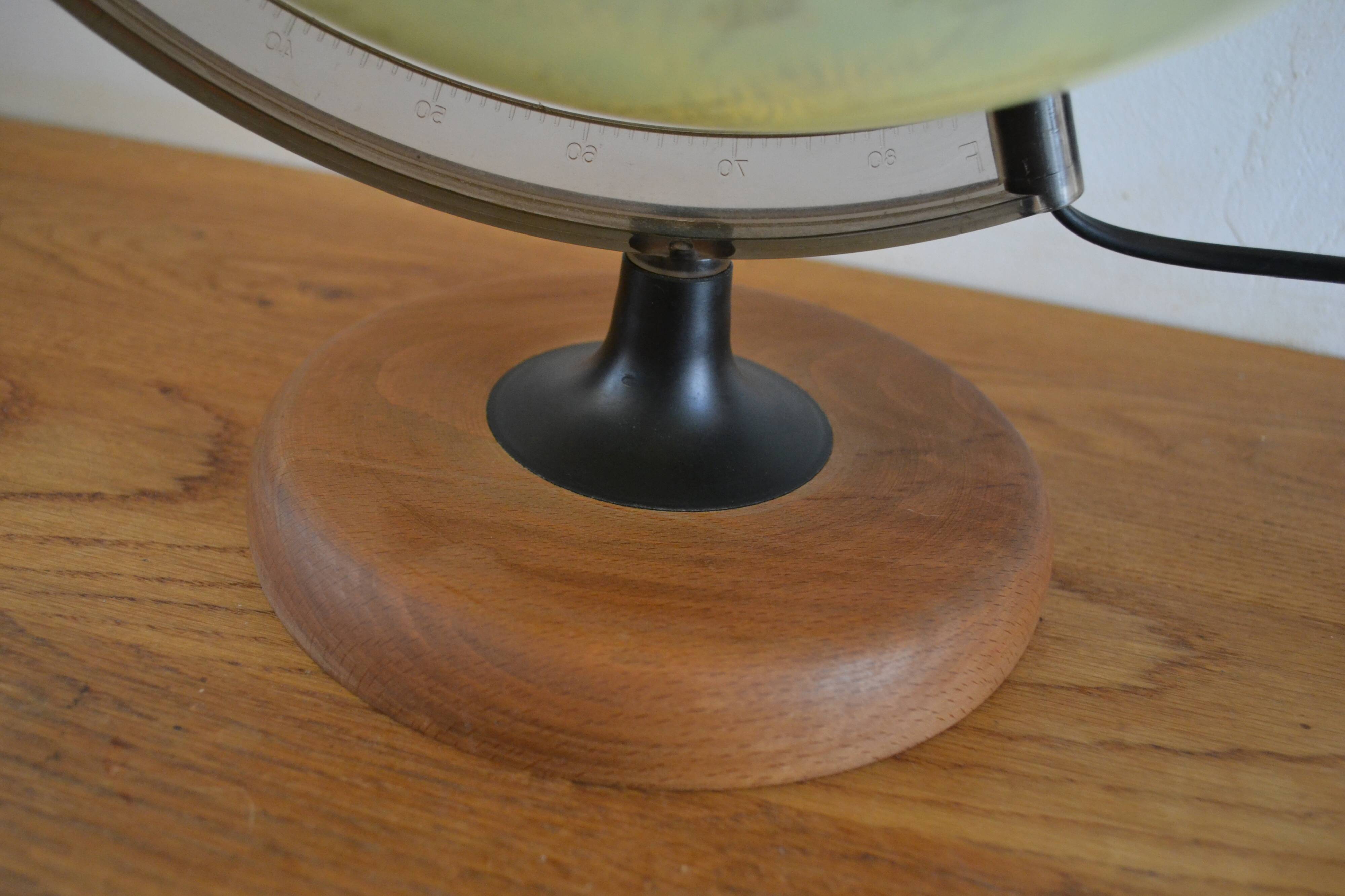 World map vintage land globe 90s