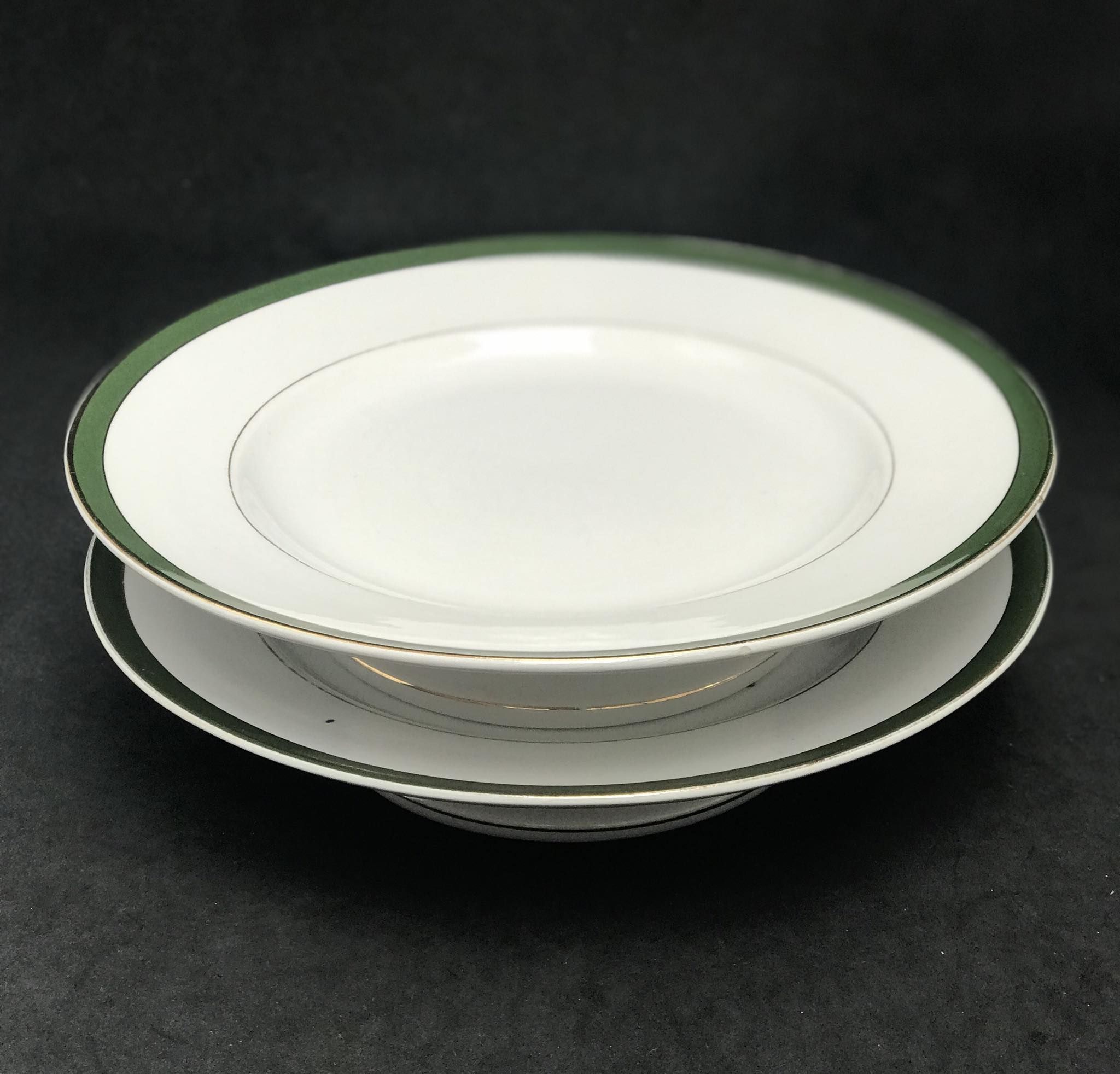 Plates on pedestal nineteenth century Villeroy and Boch
