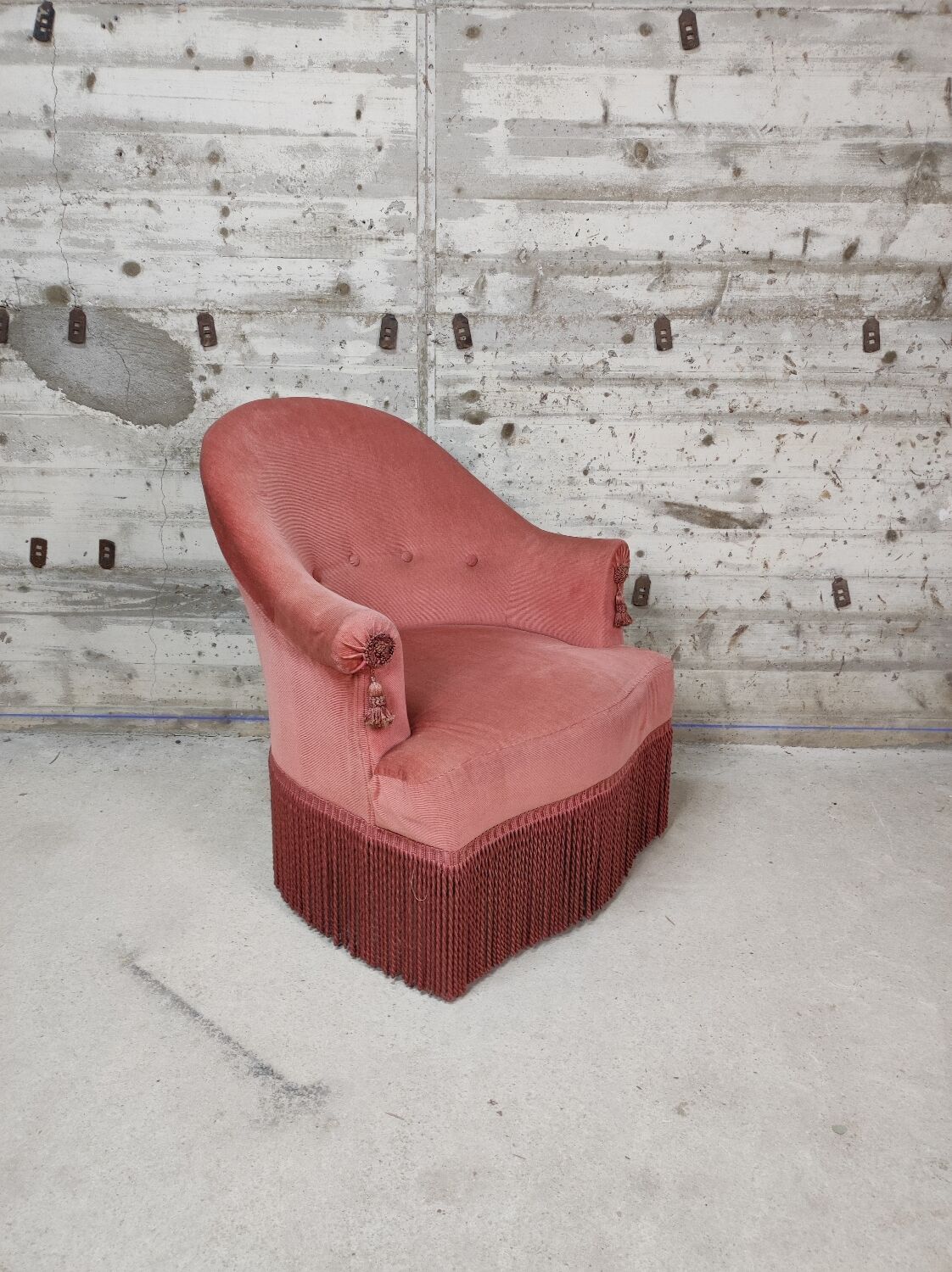 Toad armchair
