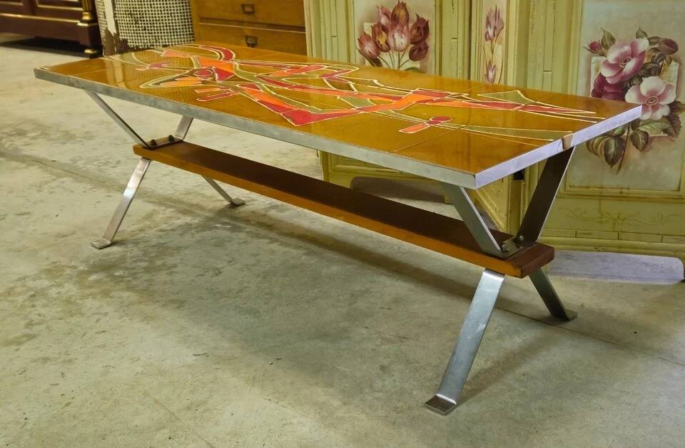 Vintage coffee table from the 1960s/70s with a tiled top.