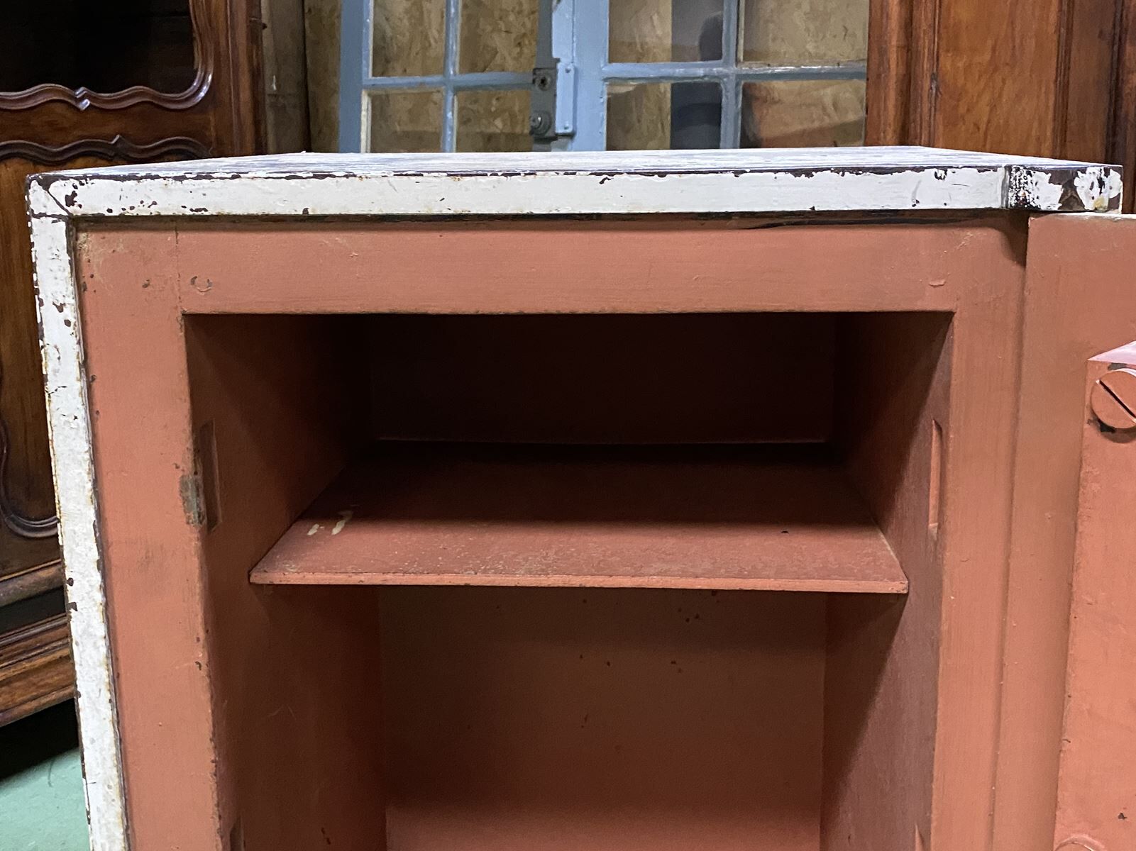 English cast iron safe without its key but open