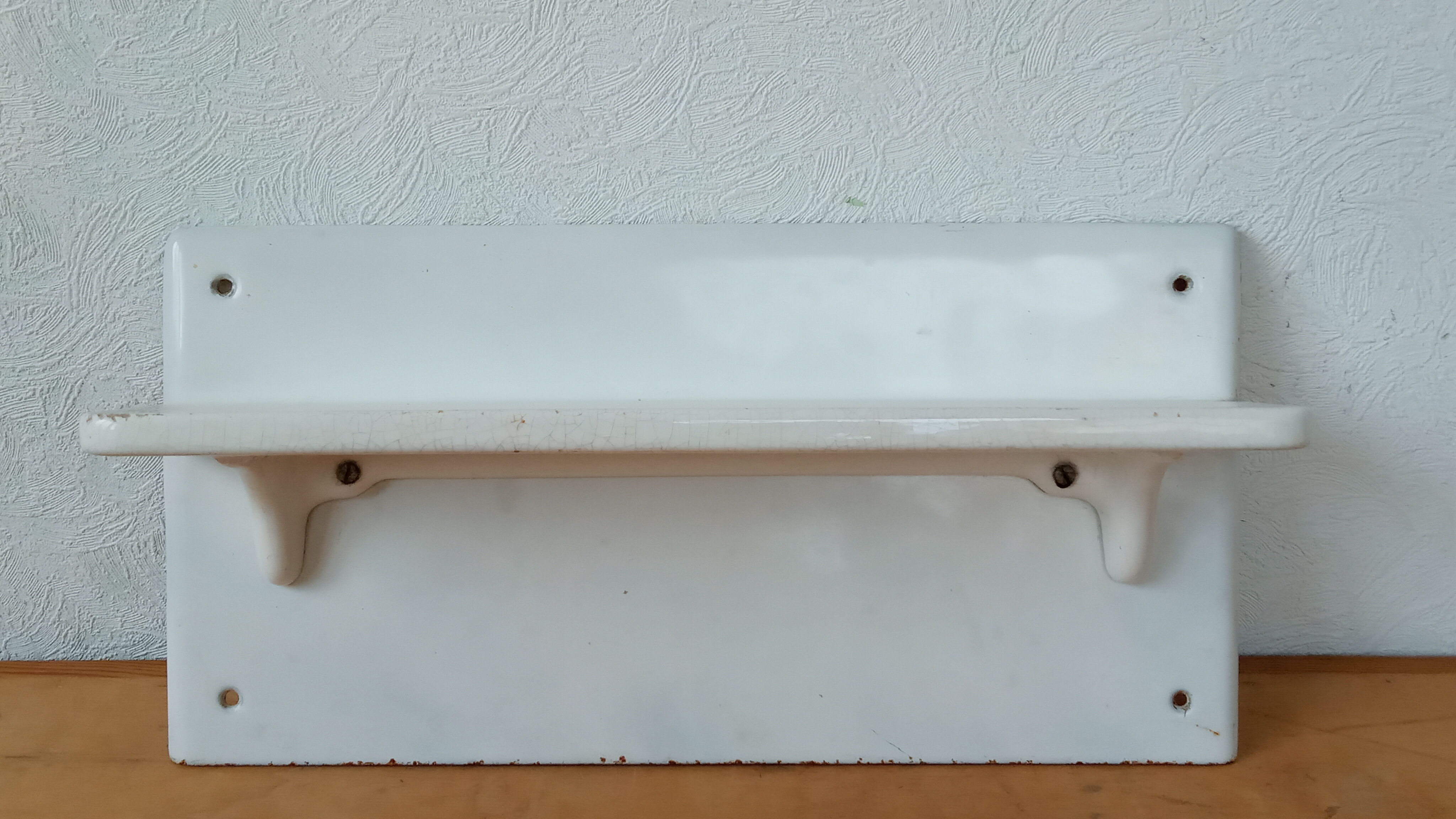 Earthenware shelf and enamelled cast iron