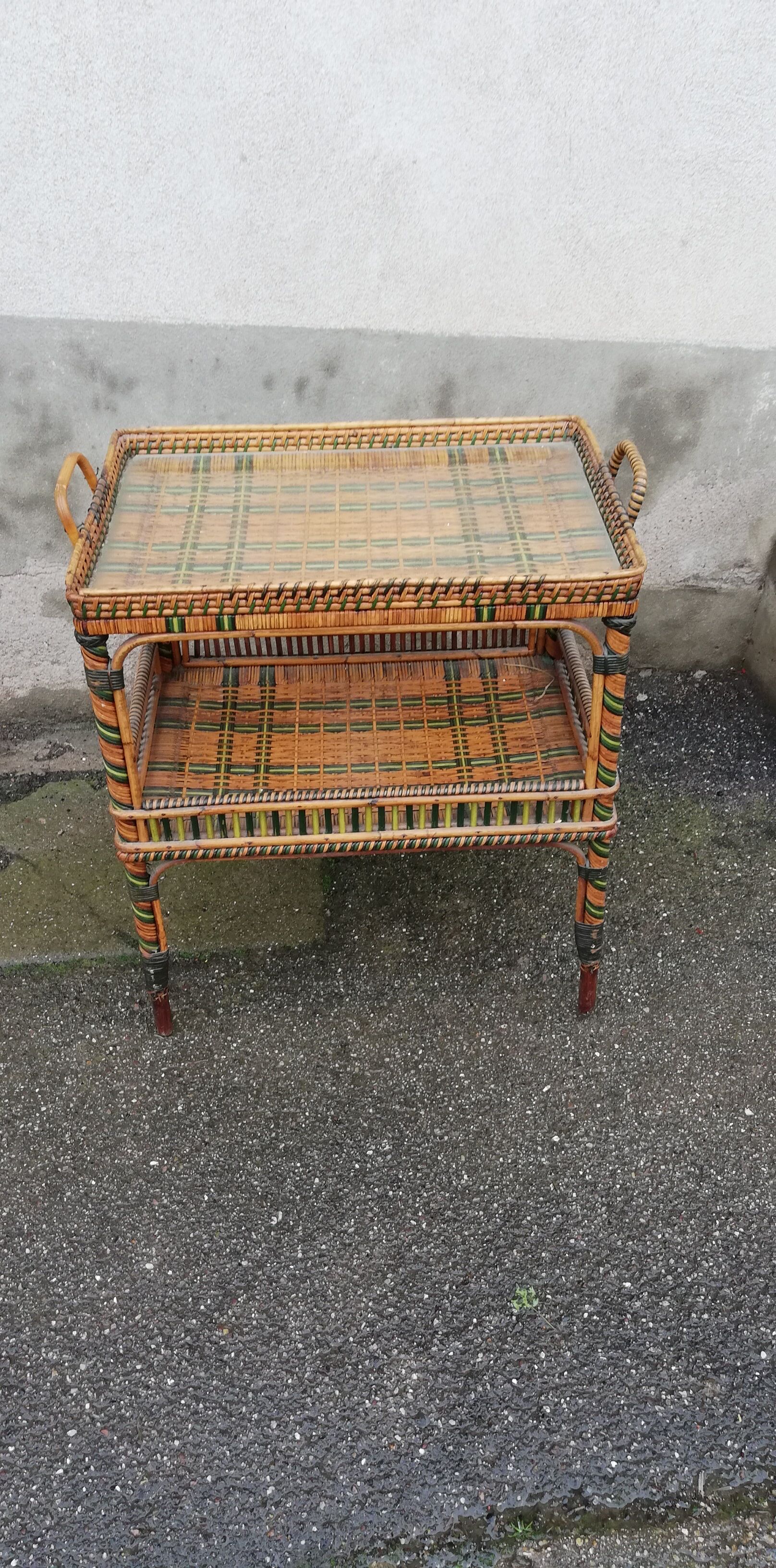Vintage rattan service