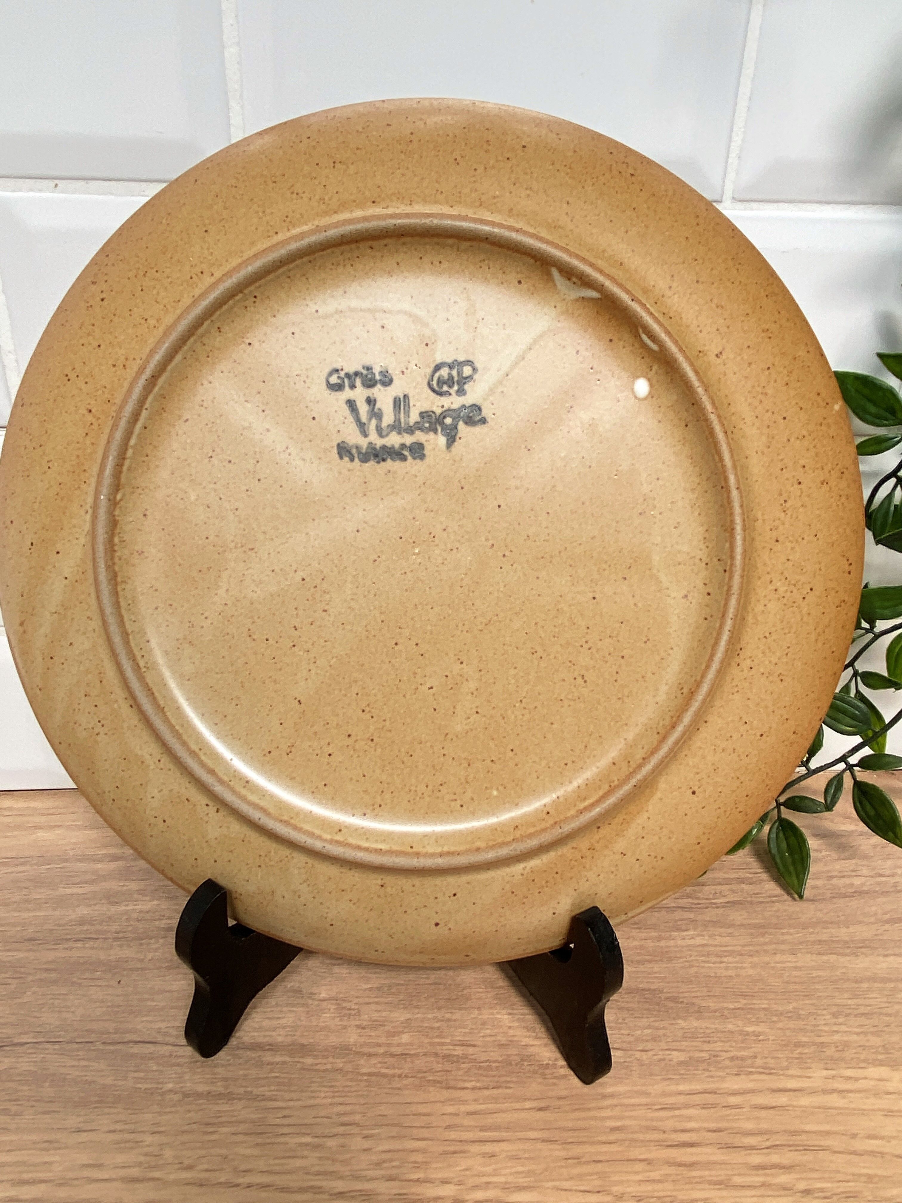 Set of 6 CNP Village stoneware fondue plates
