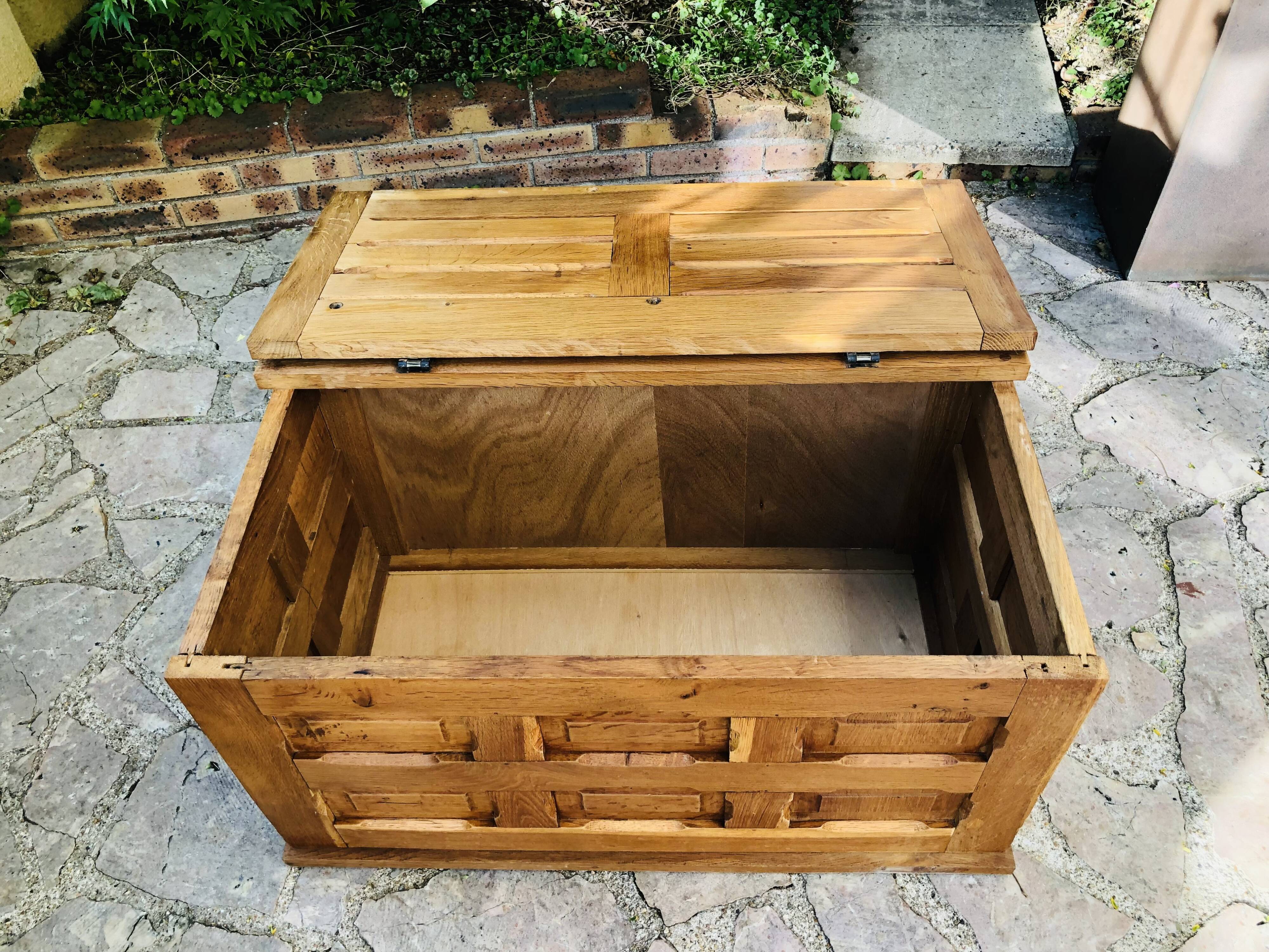 Coffre en bois massif