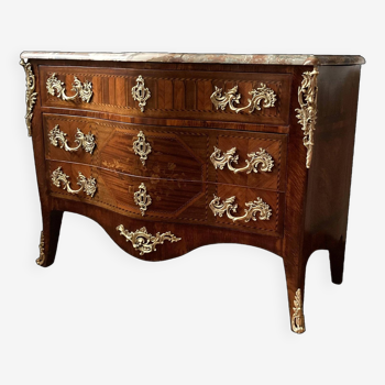 Louis XV chest of drawers from the 18th century