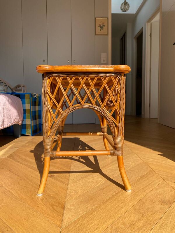 Petite table basse en rotin