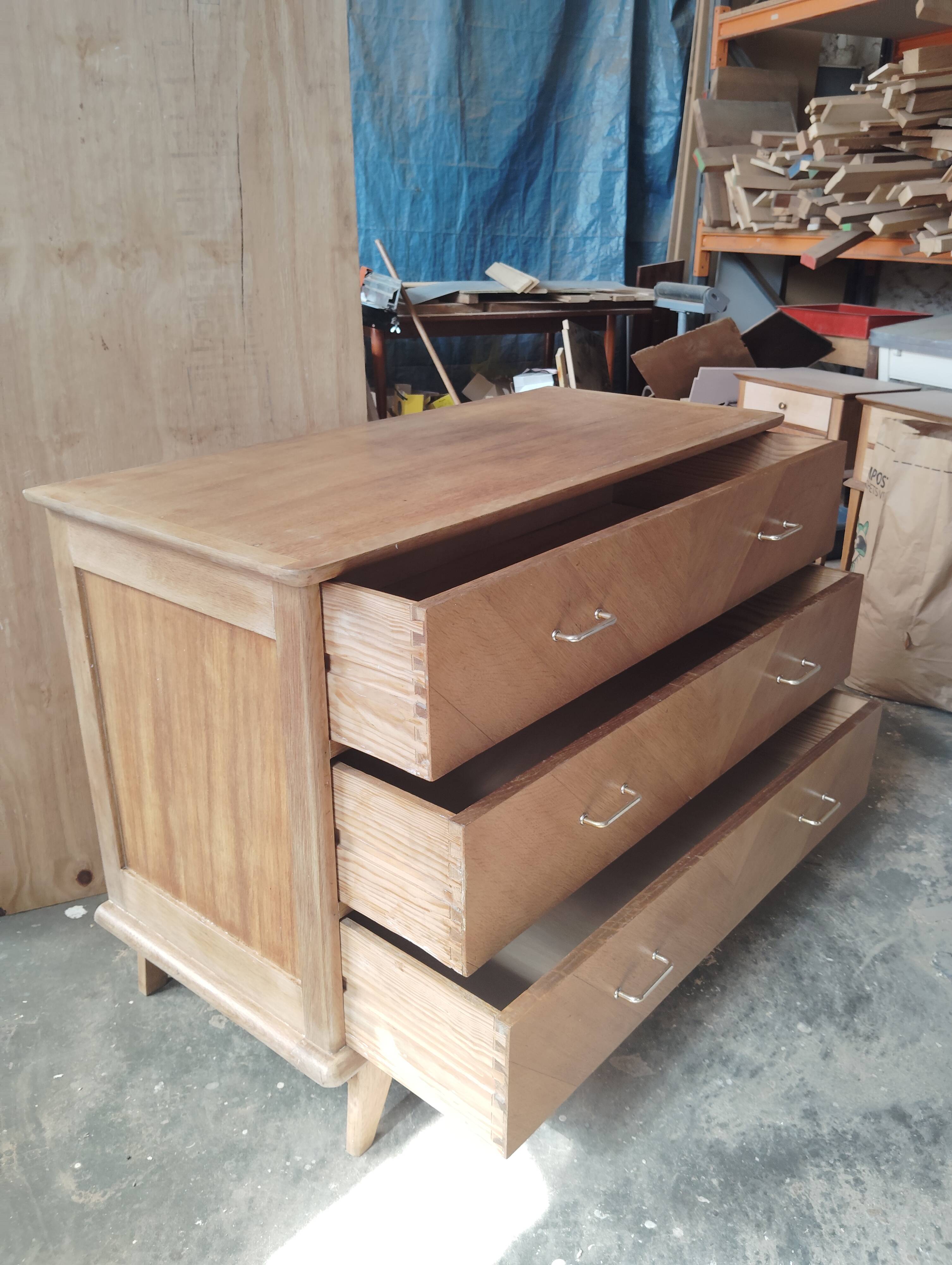 Commode pieds compas grande largeur