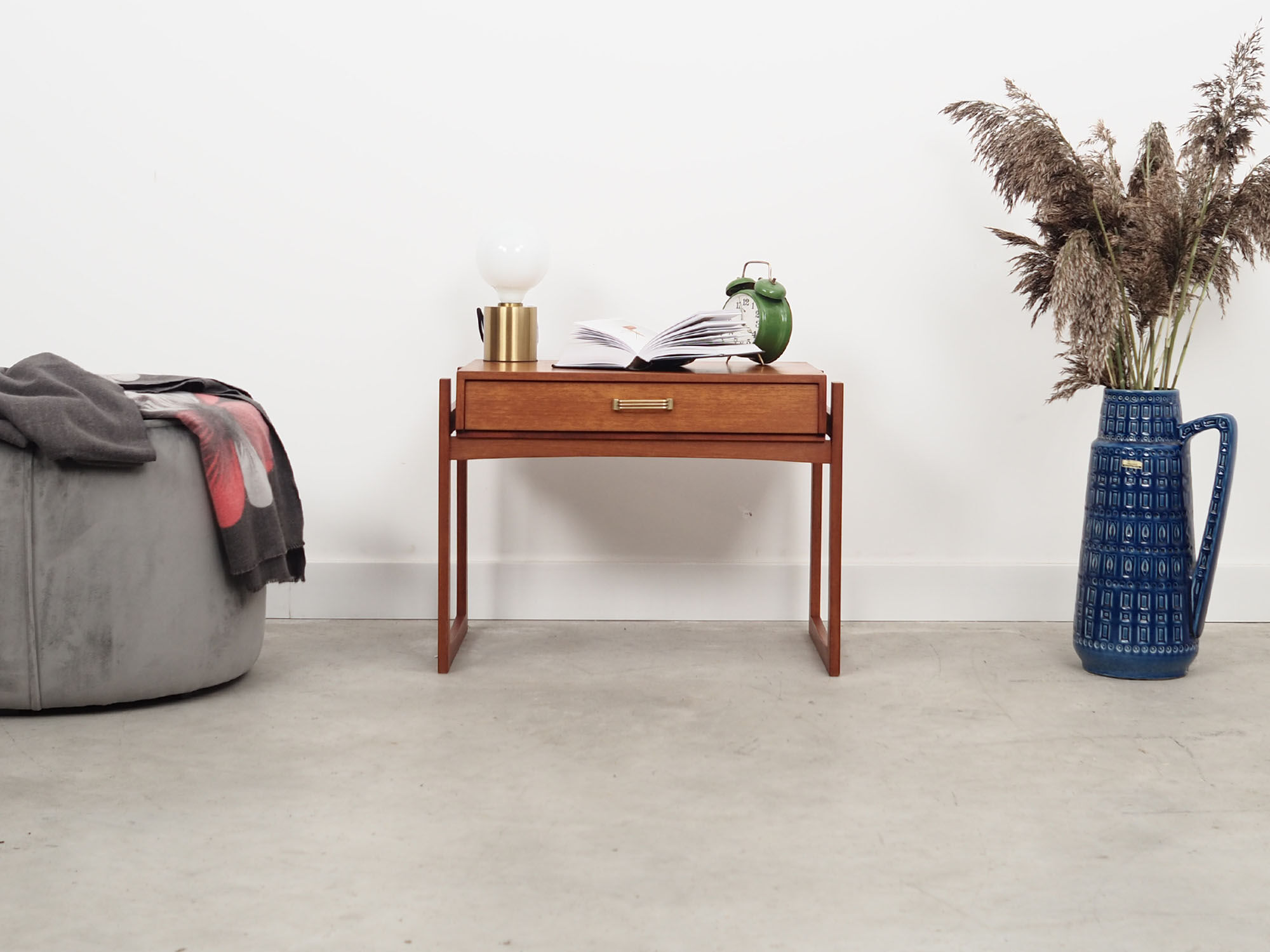 Table de chevet en teck, design danois, années 1970, production: Danemark