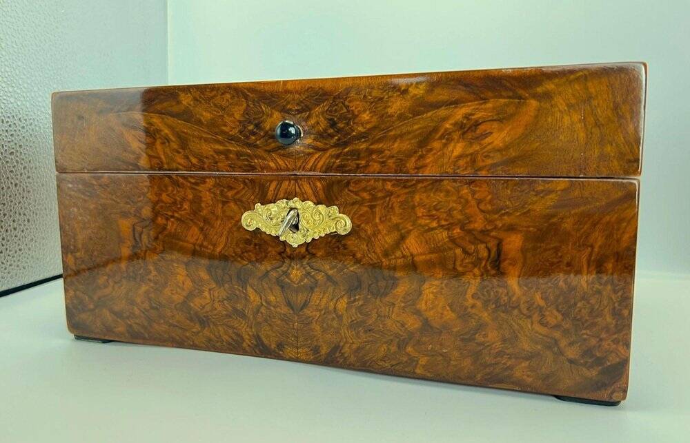 Late Biedermeier Box in Walnut and Walnut Burl, Austria, 1850s