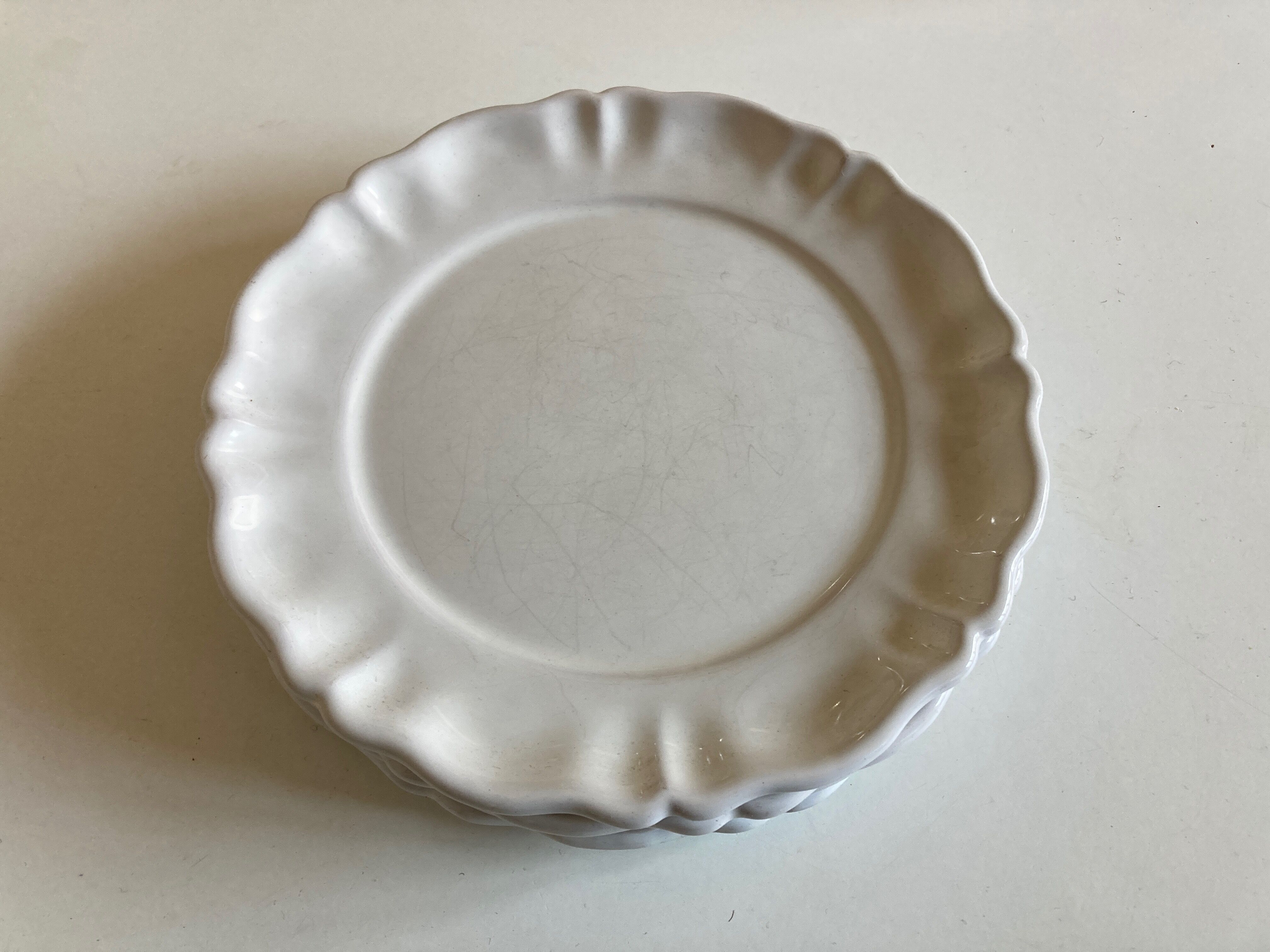Set de 4 assiettes plates en terre vernissée à godrons moustier 1970
