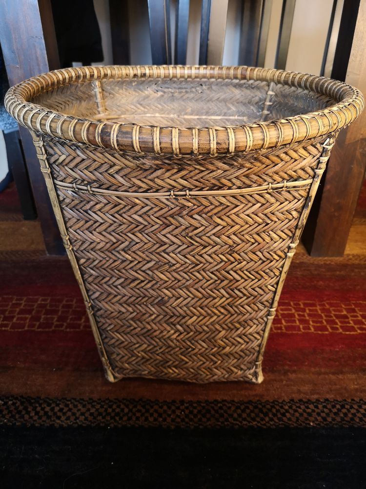 Basket in woven rattan, 1920s-1930s