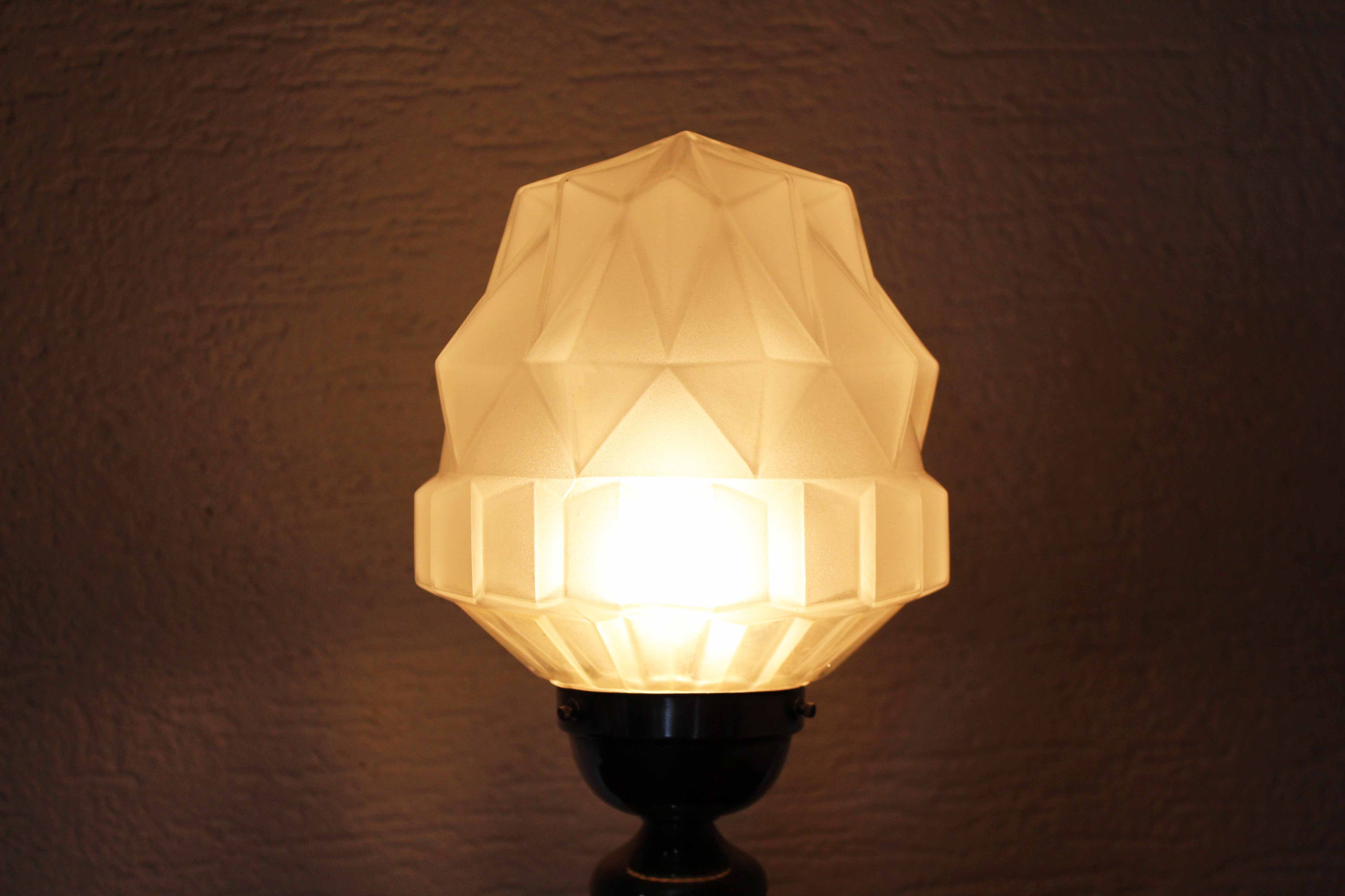 Art deco diamond shaped lamp