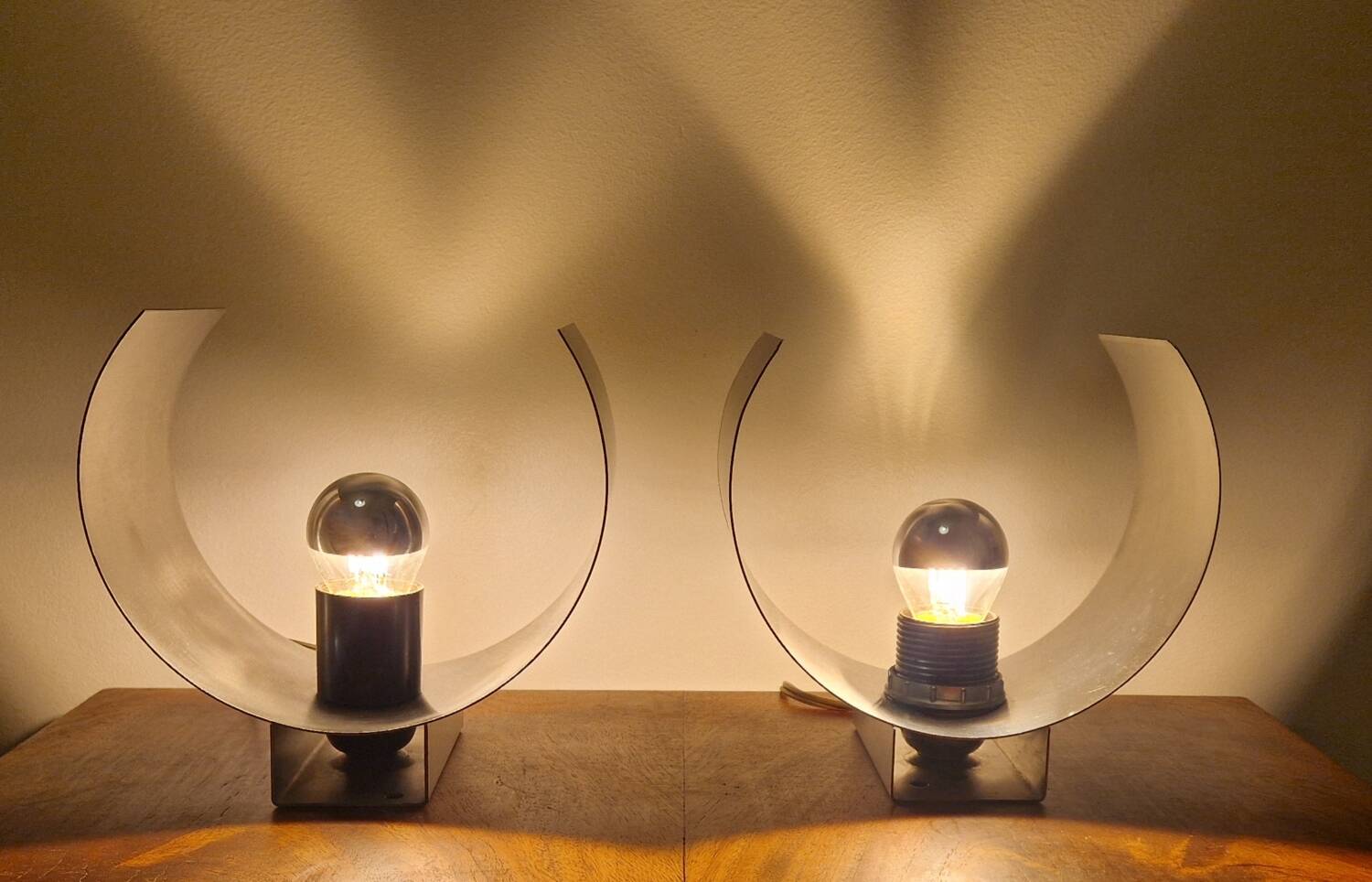 Pair of sculptural lamps in brushed metal – Design by Philippe Rogier