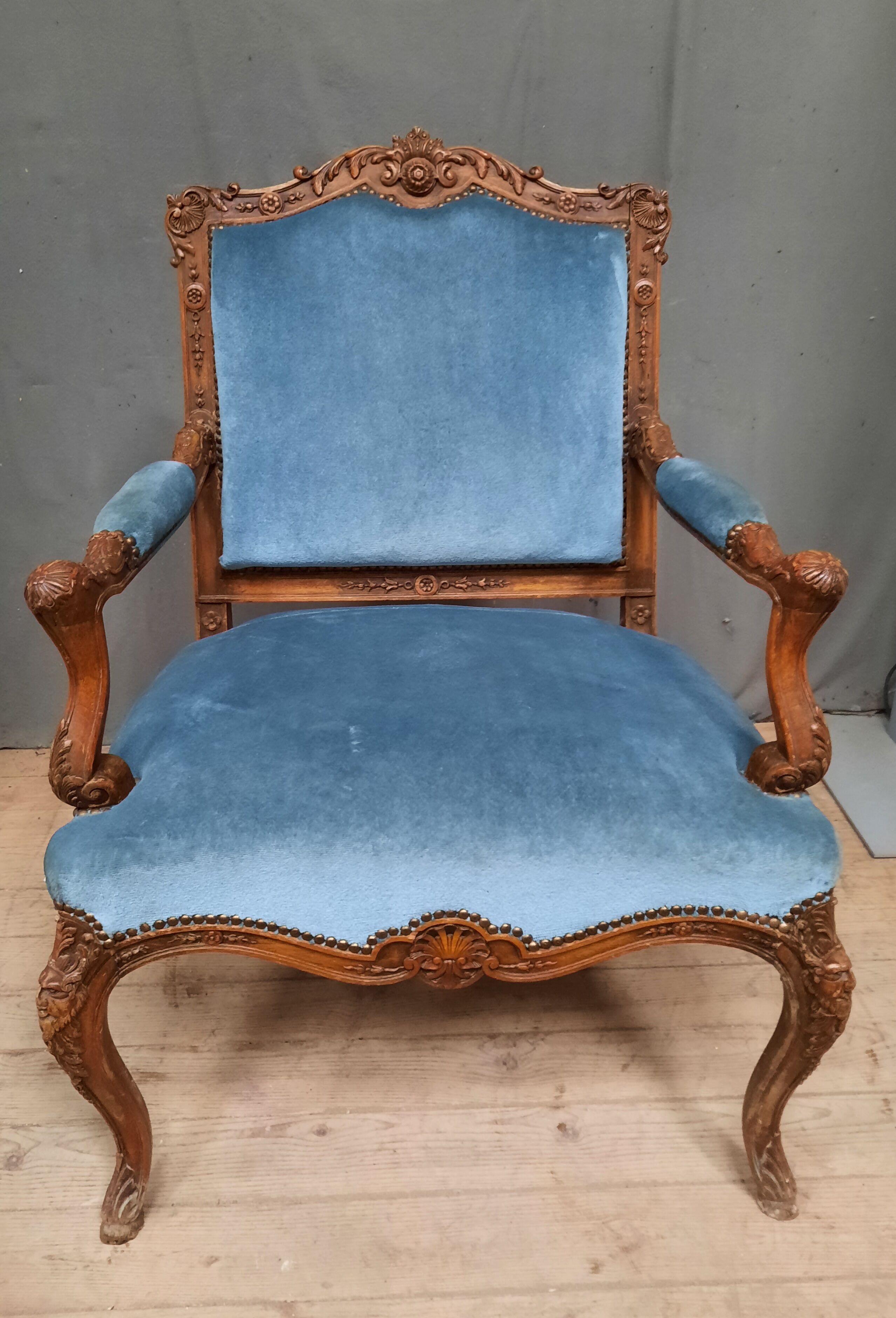 Fauteuil sculpté style régence