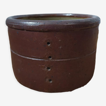 Stoneware dish pot