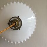 Suspension in serrated white opaline