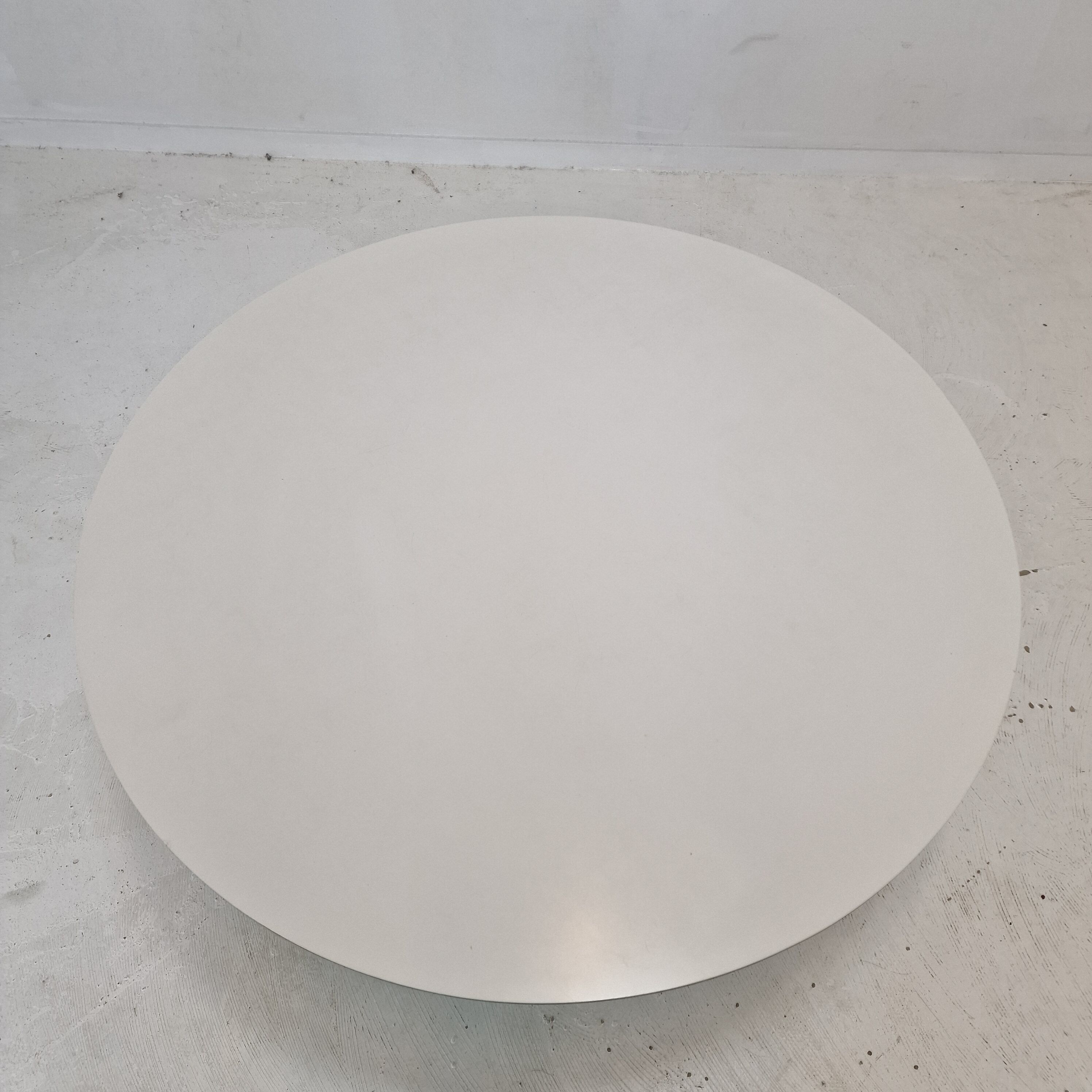 Circle coffee table by Pierre Paulin for Artifort 1960's