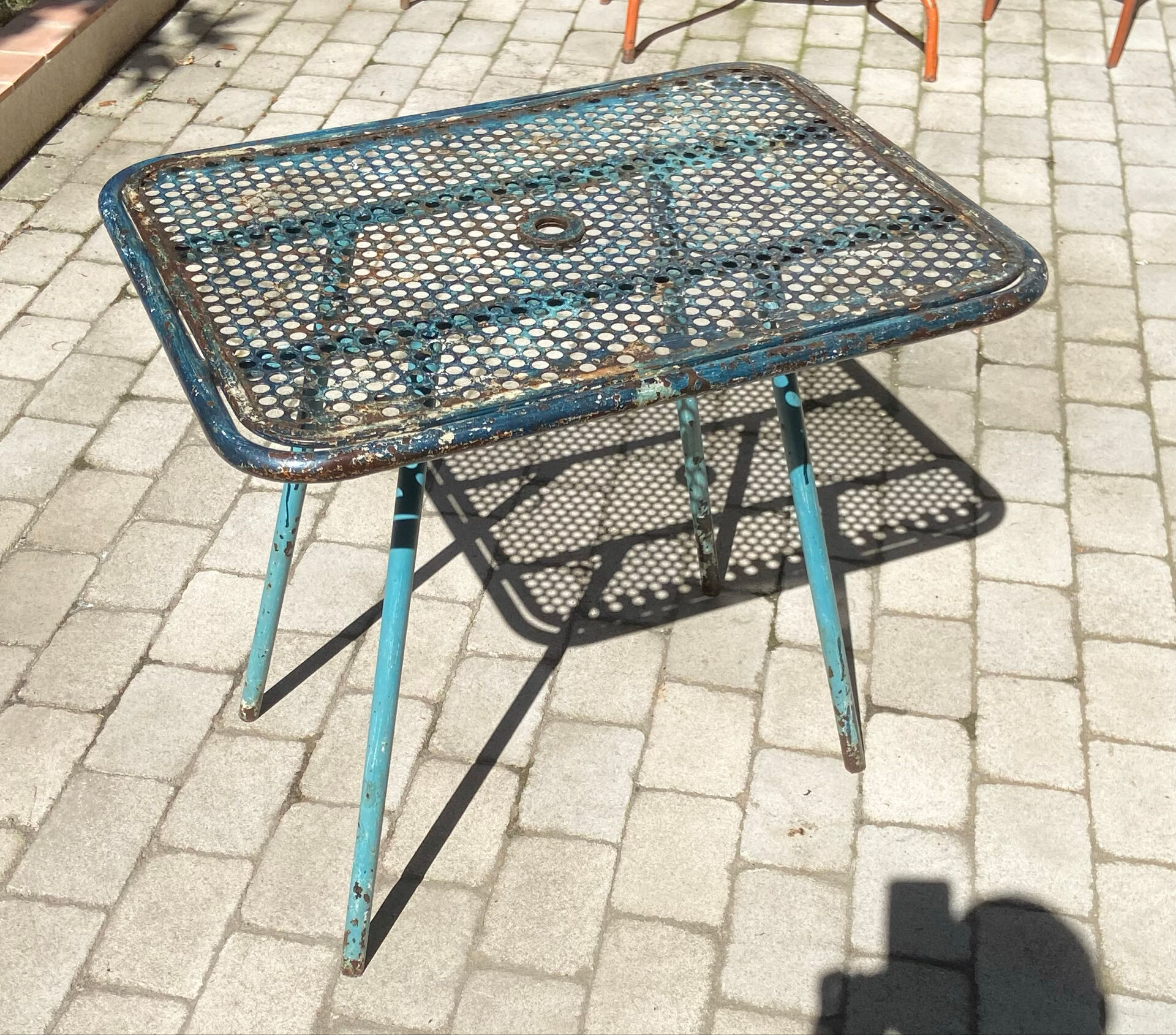 Ensemble René Malaval modèle Radar – table - 2 fauteuils – années 1950