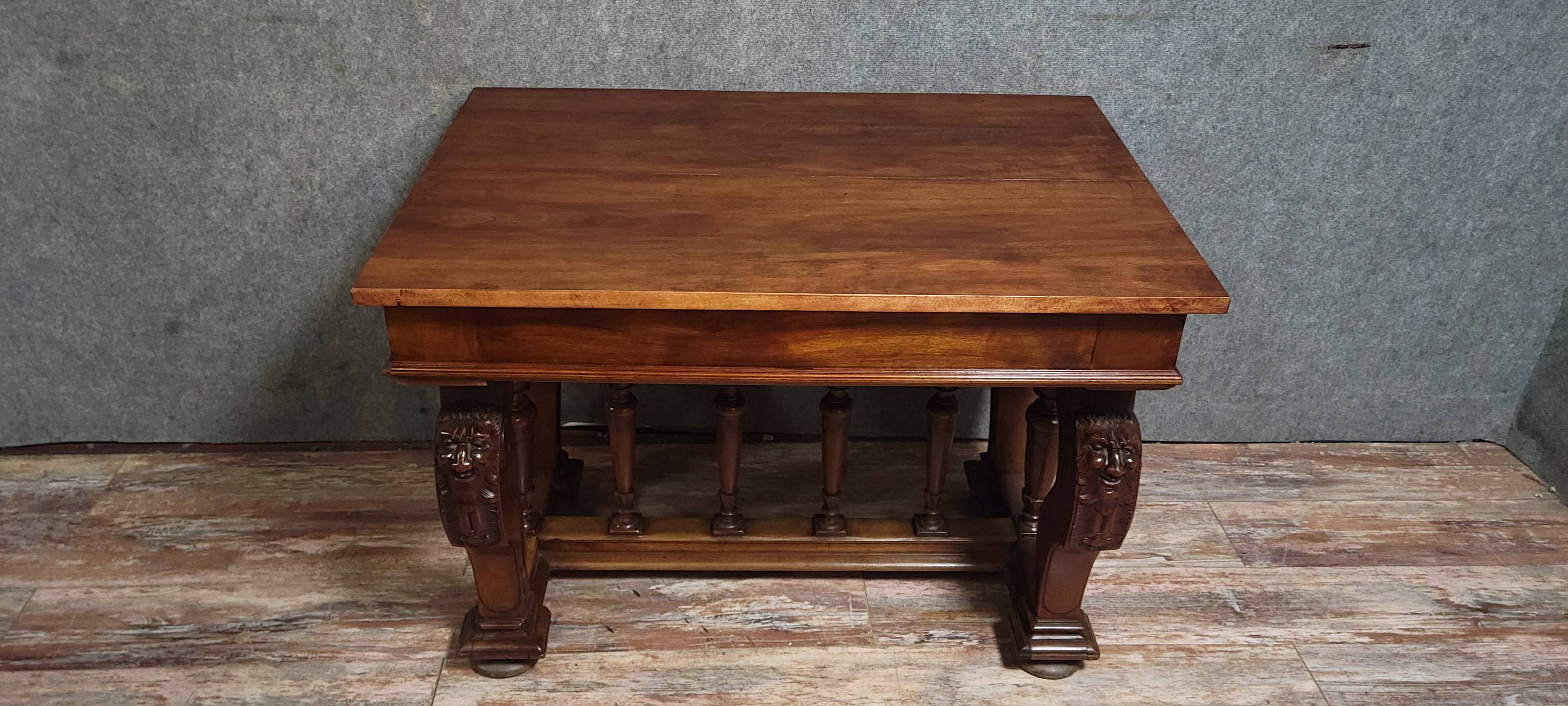 Antique desk in Renaissance style made of walnut from the late 19th century.