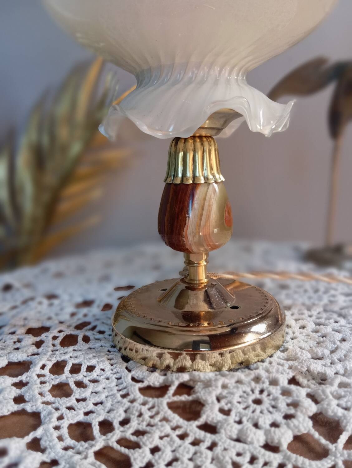 Vintage living room lamp with a granny chic atmosphere