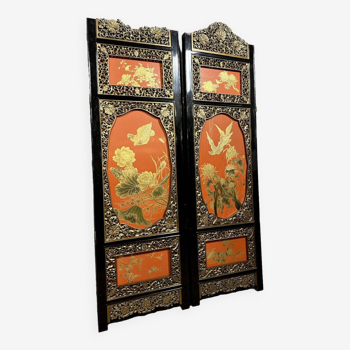 Asie vers 1900: paire de panneaux double face en laque et bois doré