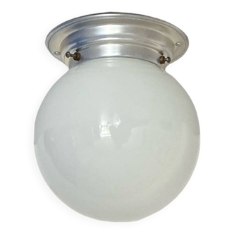 Globe ancien en opaline applique ou plafonnier vintage diamètre 15 cm et base en aluminium LAMP-7127