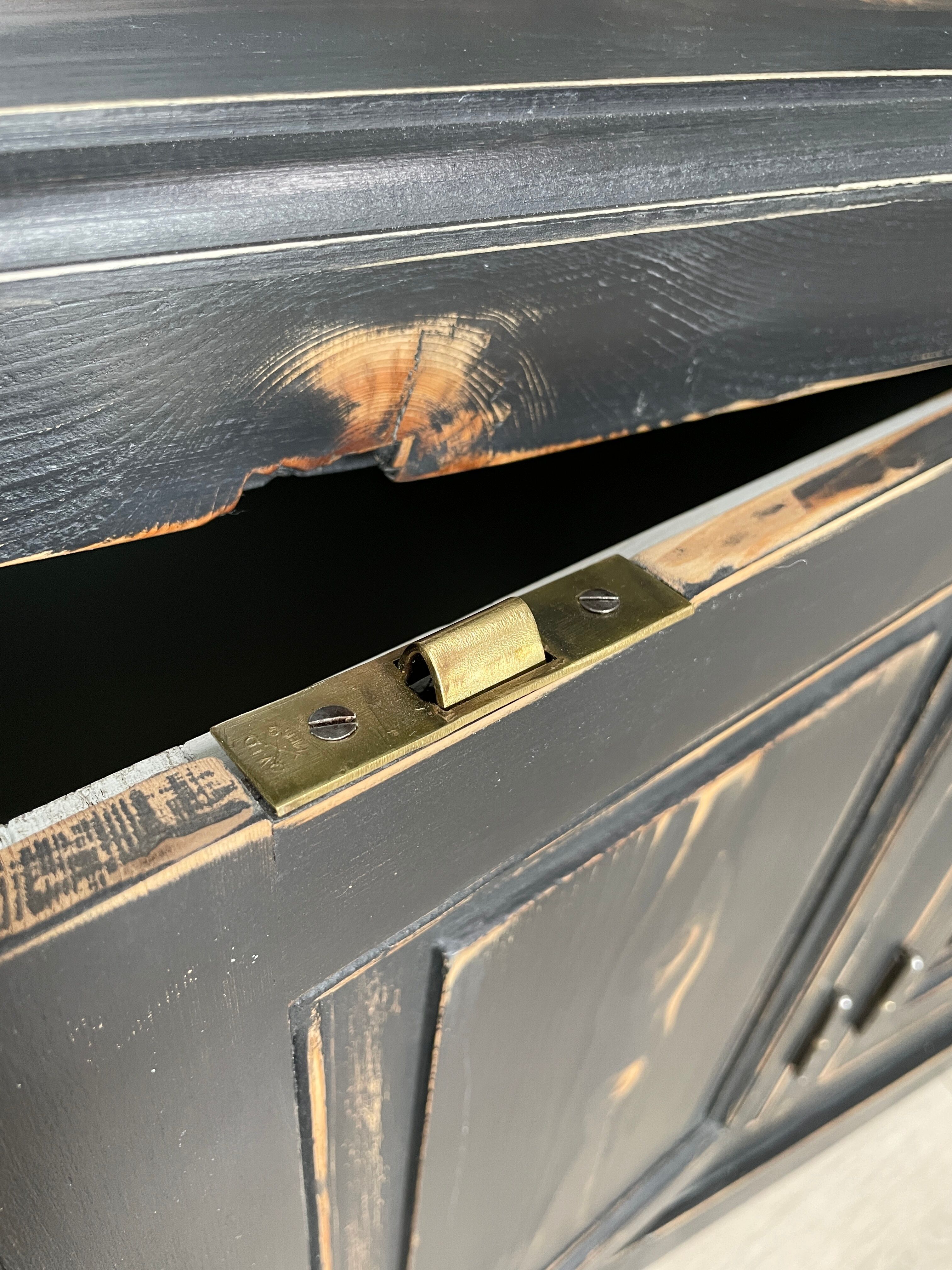 Display cabinet in patinated wood