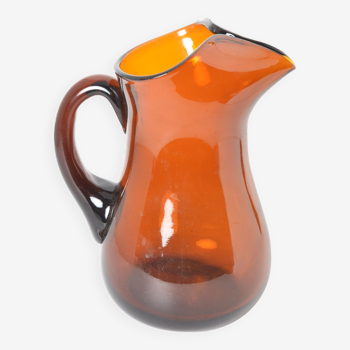 Carafe ambrée en verre soufflé