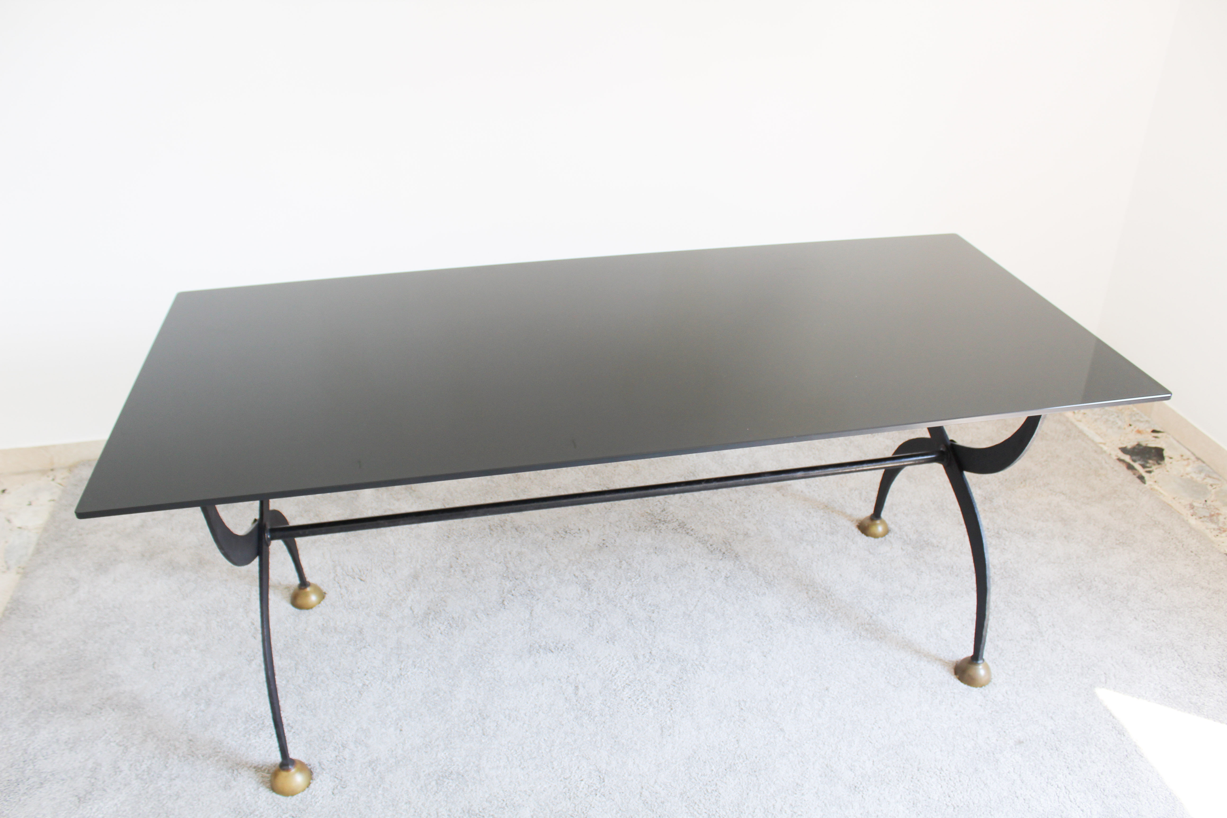 Wrought iron table with black lacquered glass, Italia 1970s