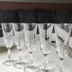 Lot 5 Grandes Flûtes à champagne en cristal taillé. Motifs gouttes/pointes diamant. Haut 20,5 cm
