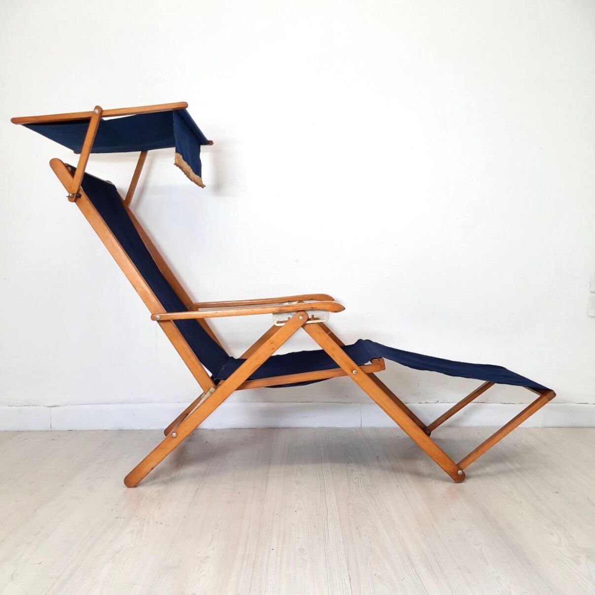 Vintage rehabilitable beach bed, Fratelli Reguitti production