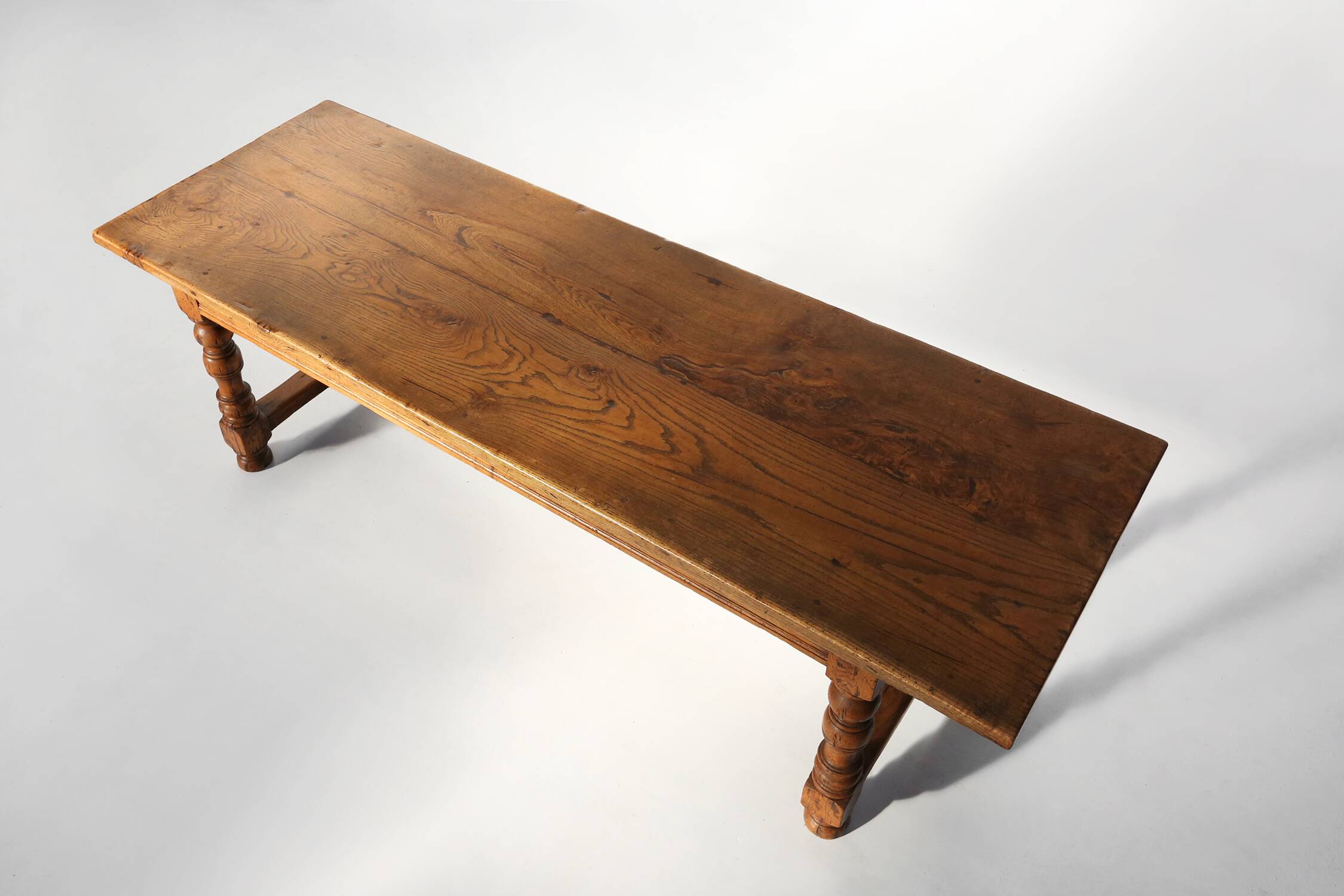 Table à manger française en chêne du XVIIIe siècle