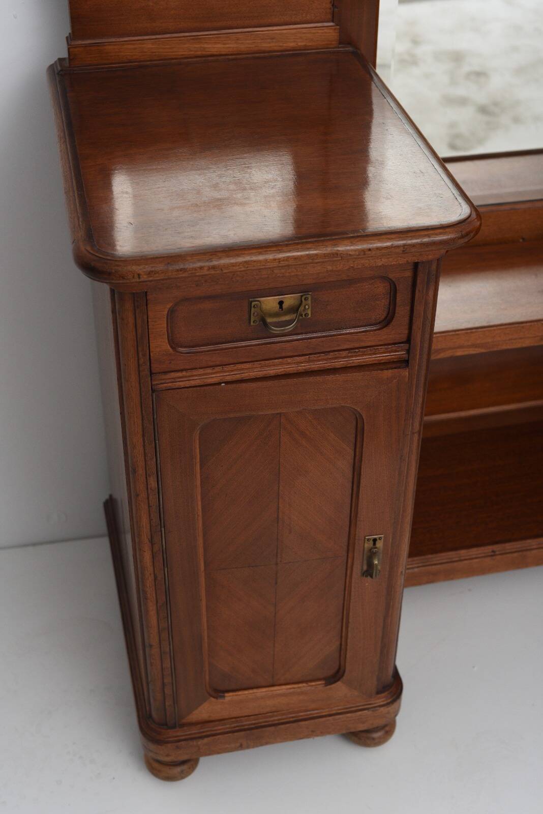 Art Nouveau Toilet with 3 mirrors, beginning of XX century
